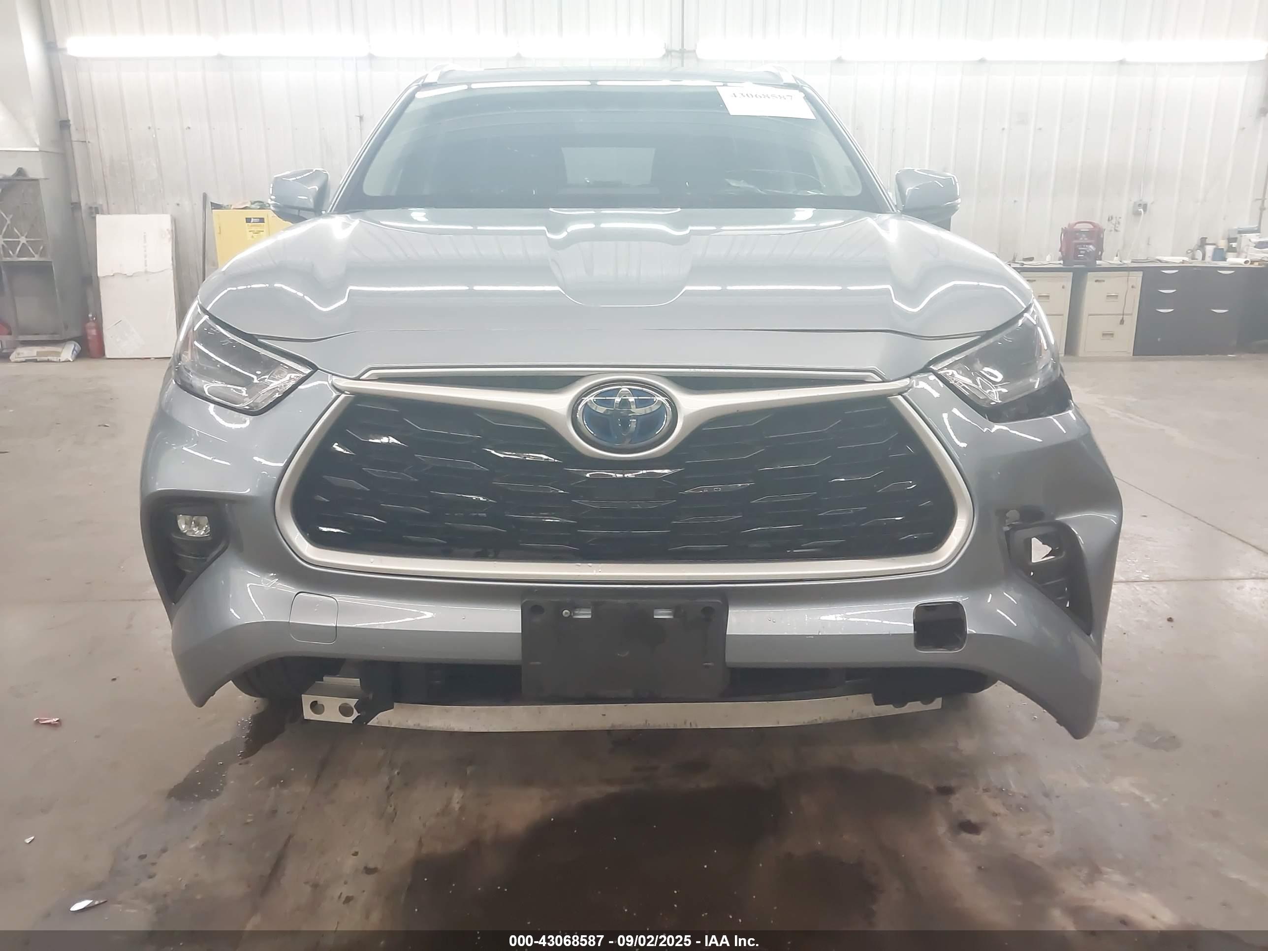 TOYOTA HIGHLANDER image 6