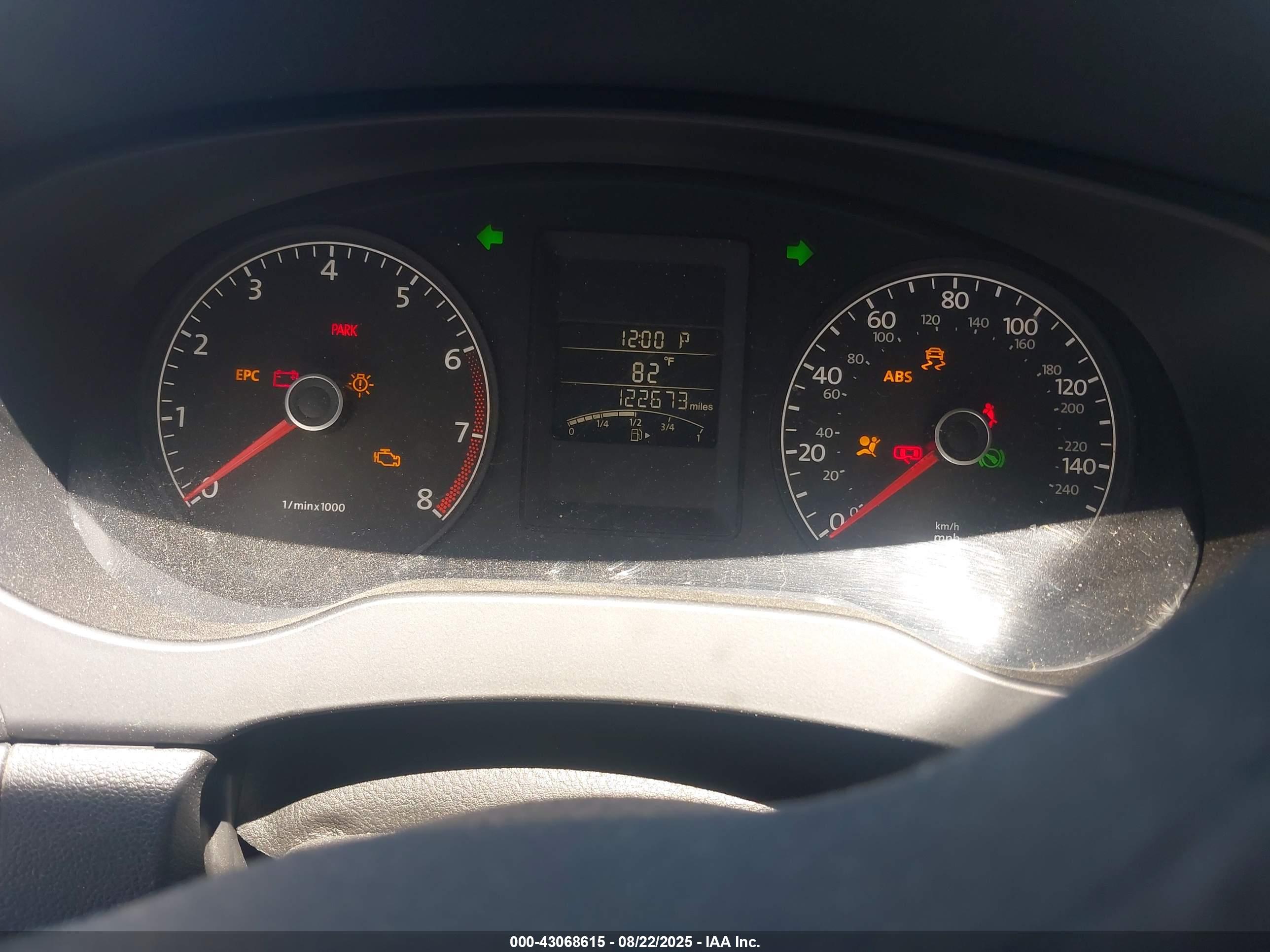 VOLKSWAGEN JETTA image 7