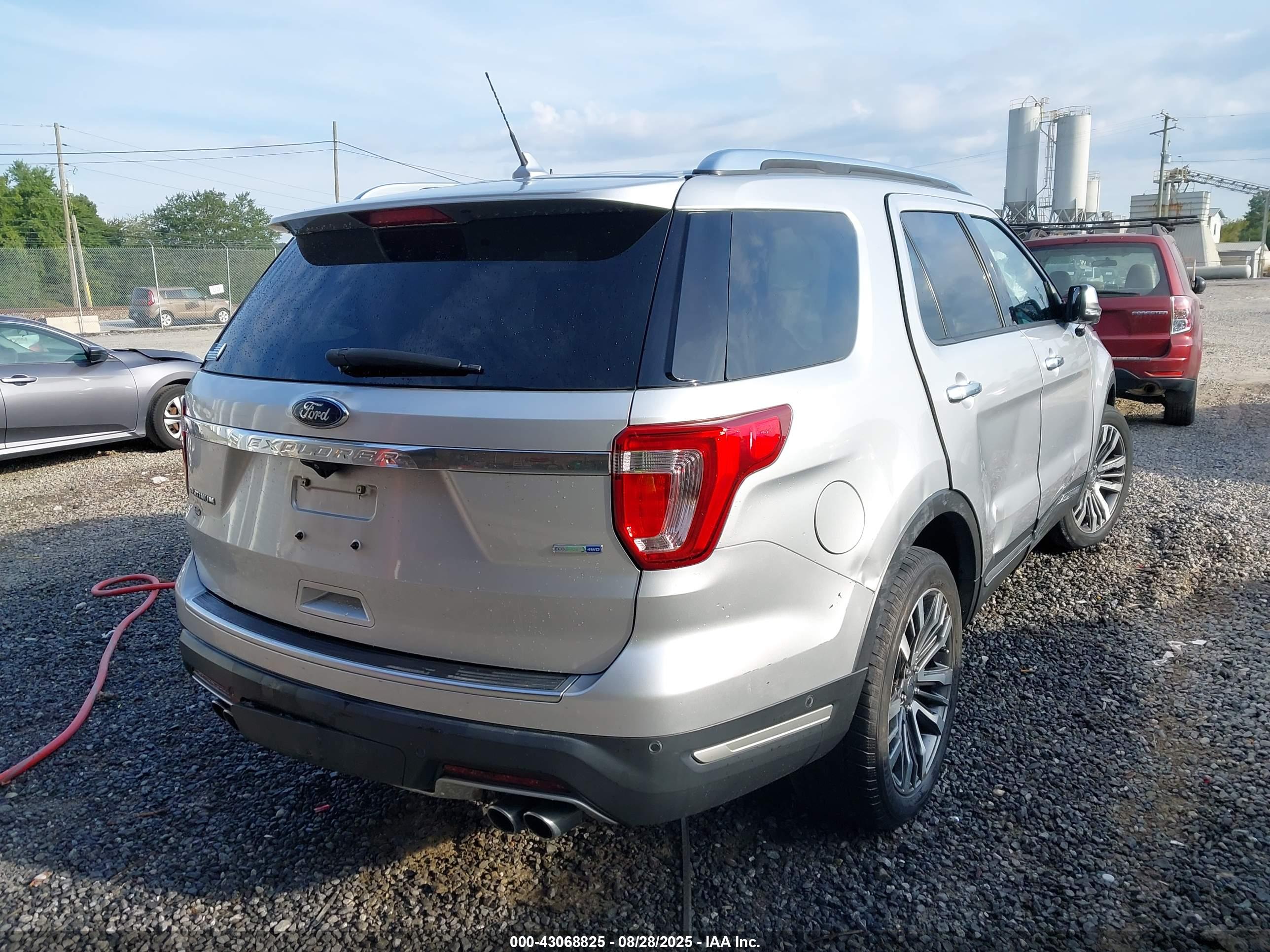 FORD EXPLORER image 4