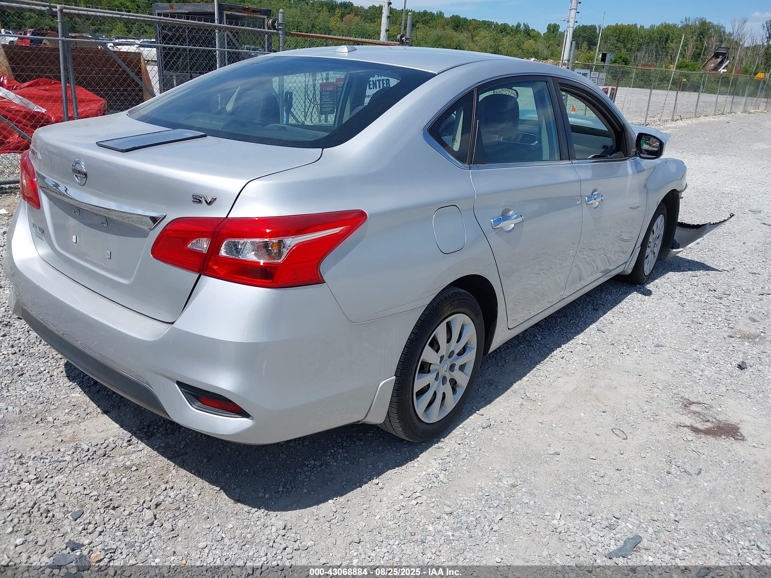 NISSAN SENTRA image 4