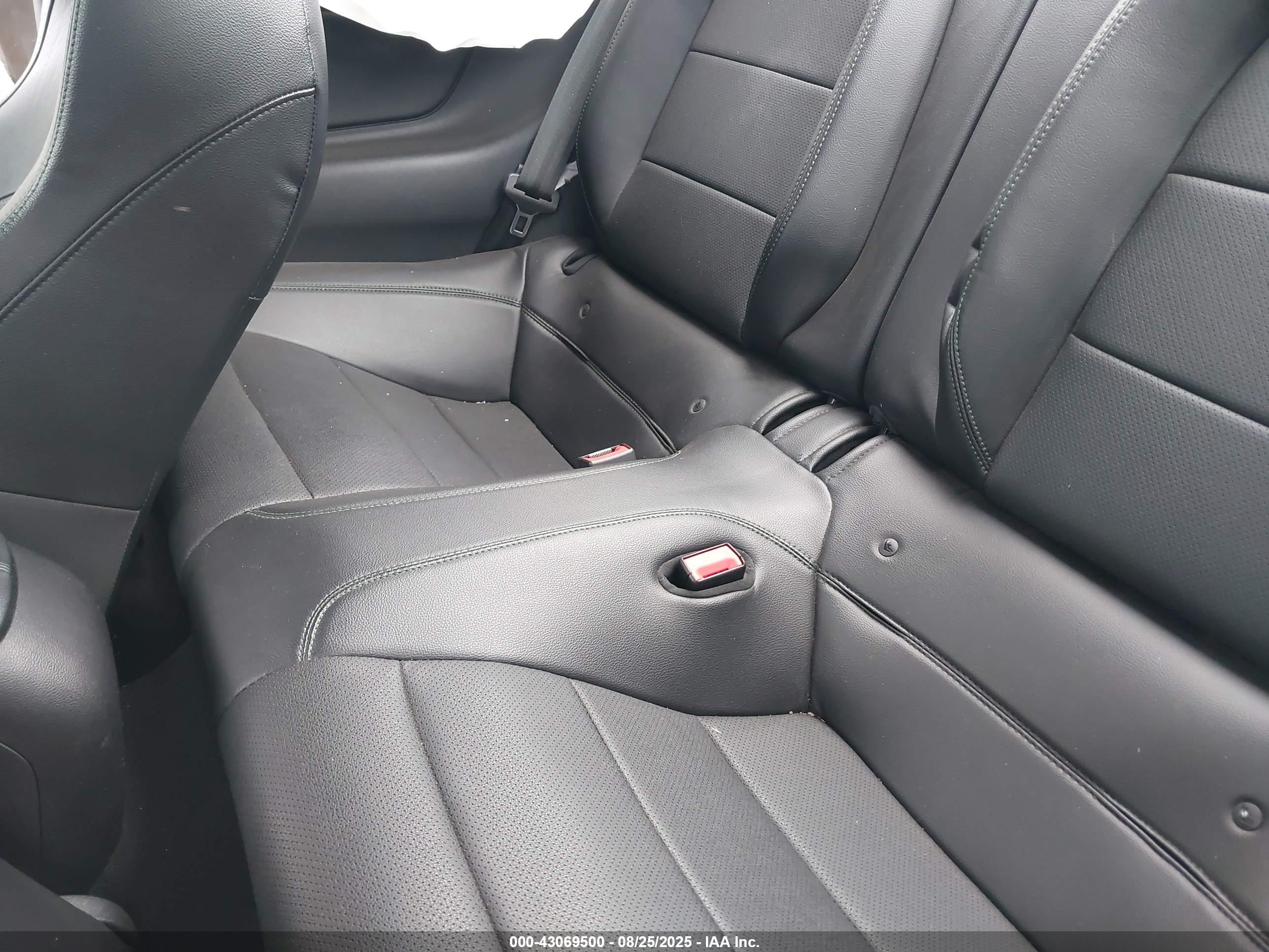 FORD MUSTANG image 8