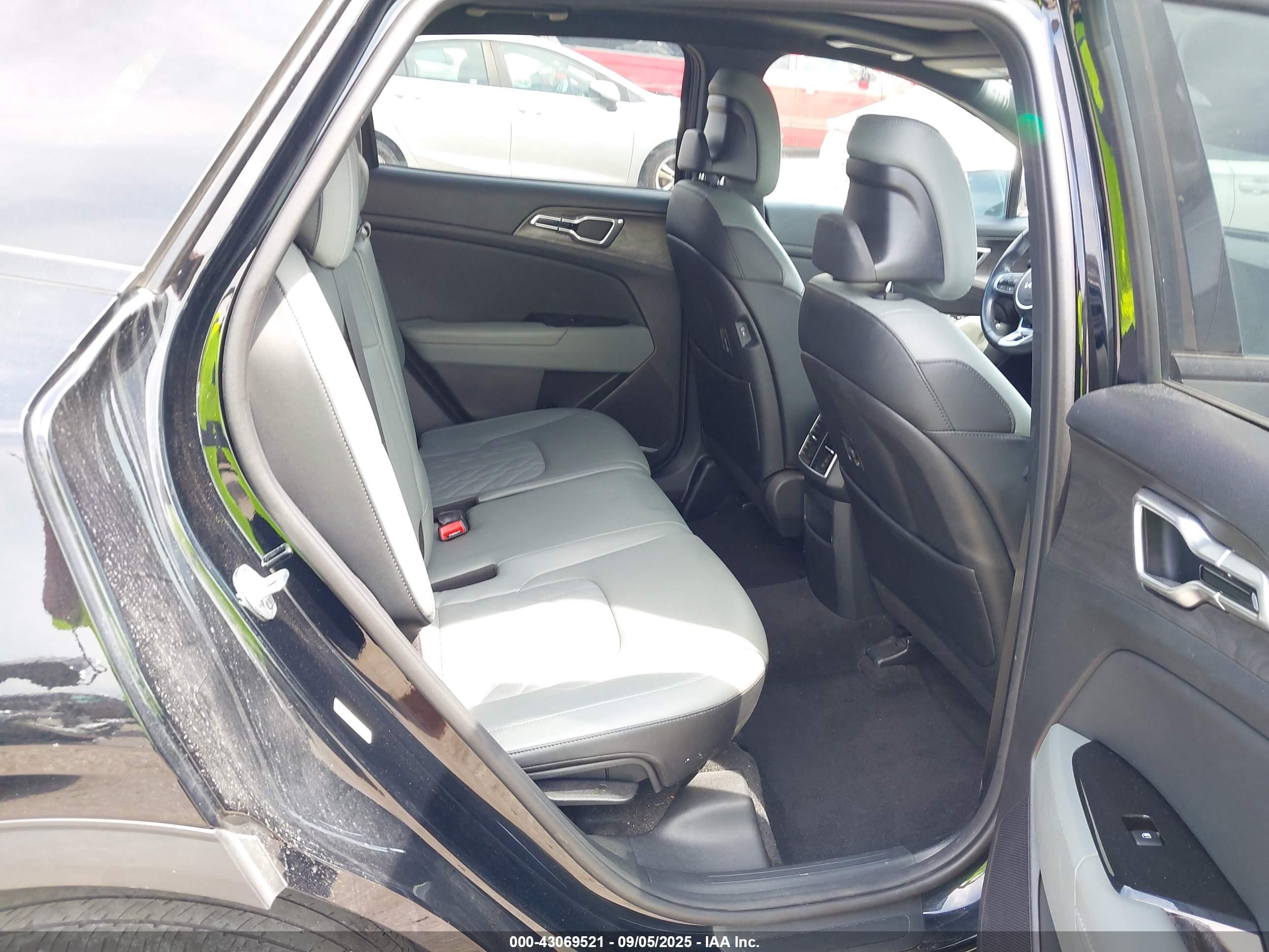 KIA SPORTAGE image 8