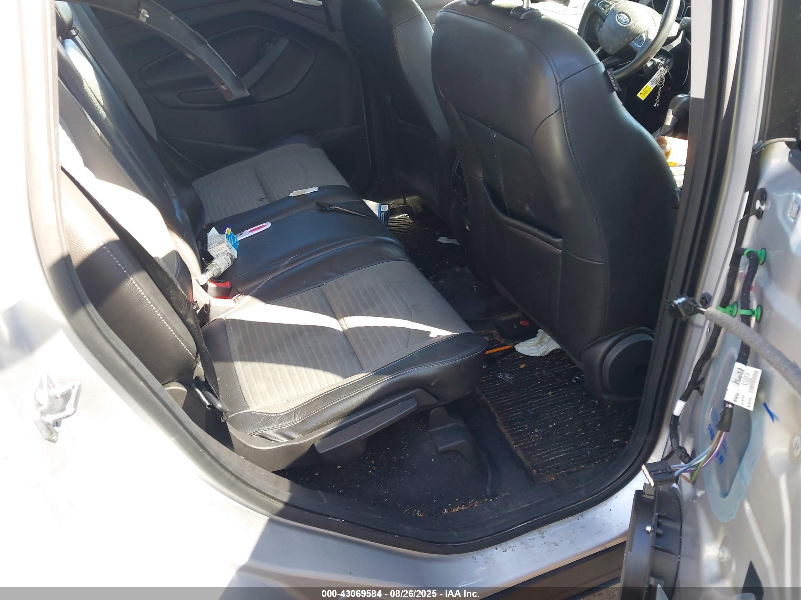 FORD ESCAPE image 8