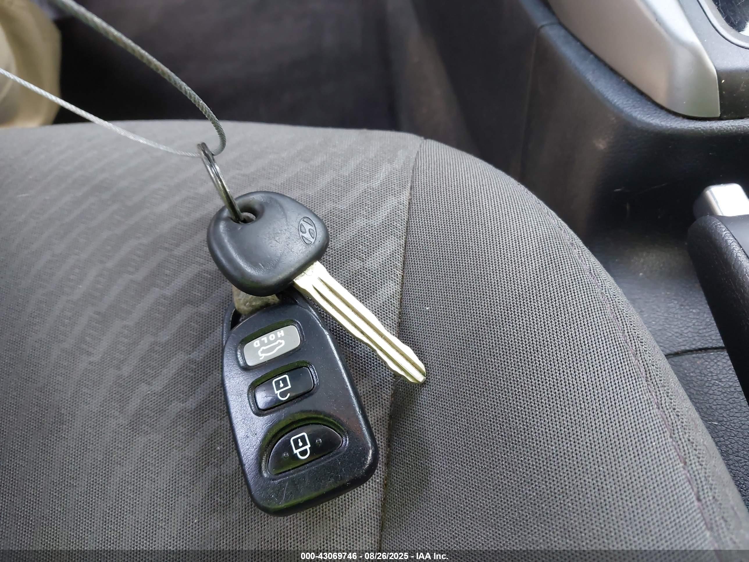 HYUNDAI ELANTRA image 11