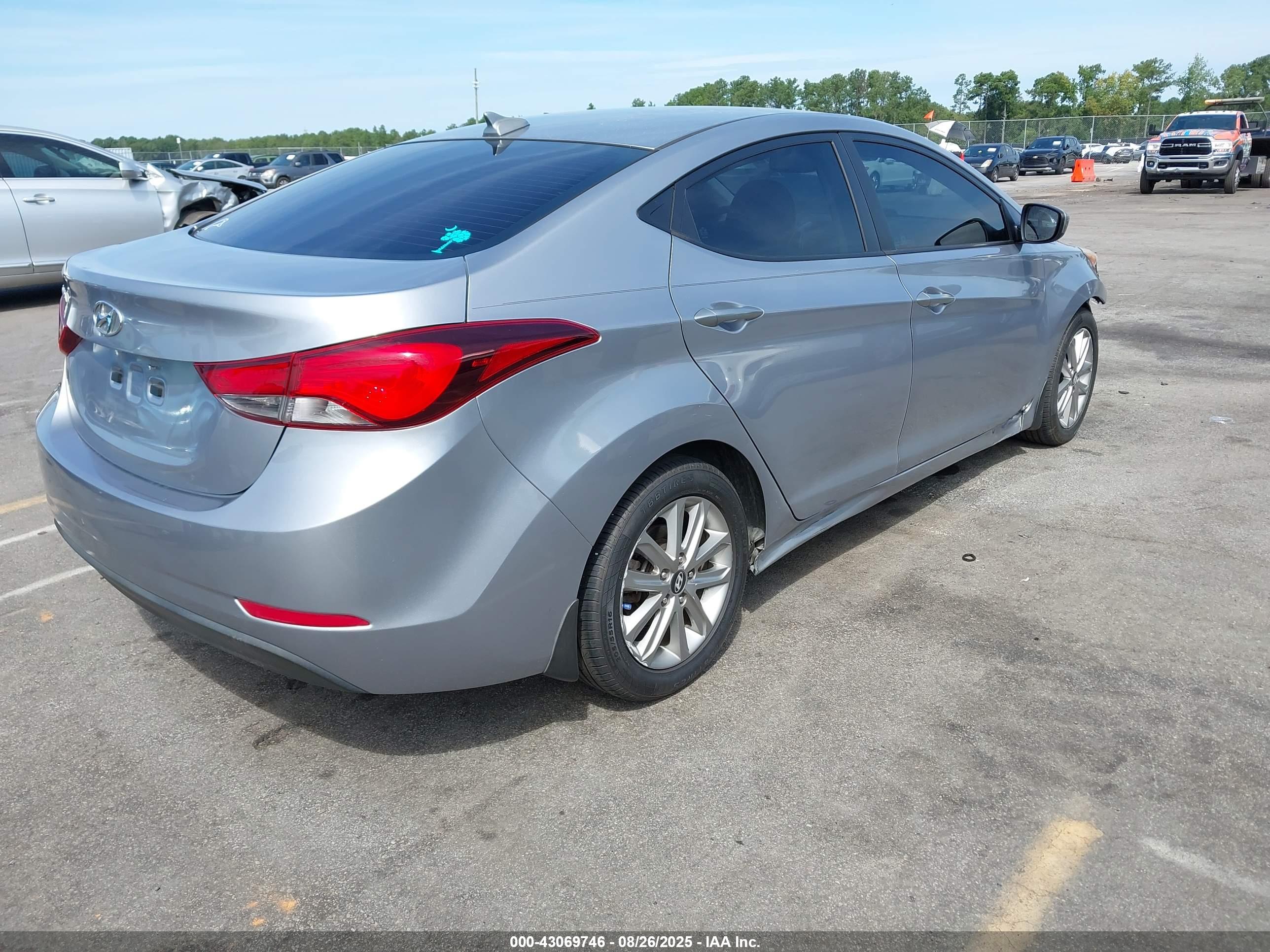 HYUNDAI ELANTRA image 4