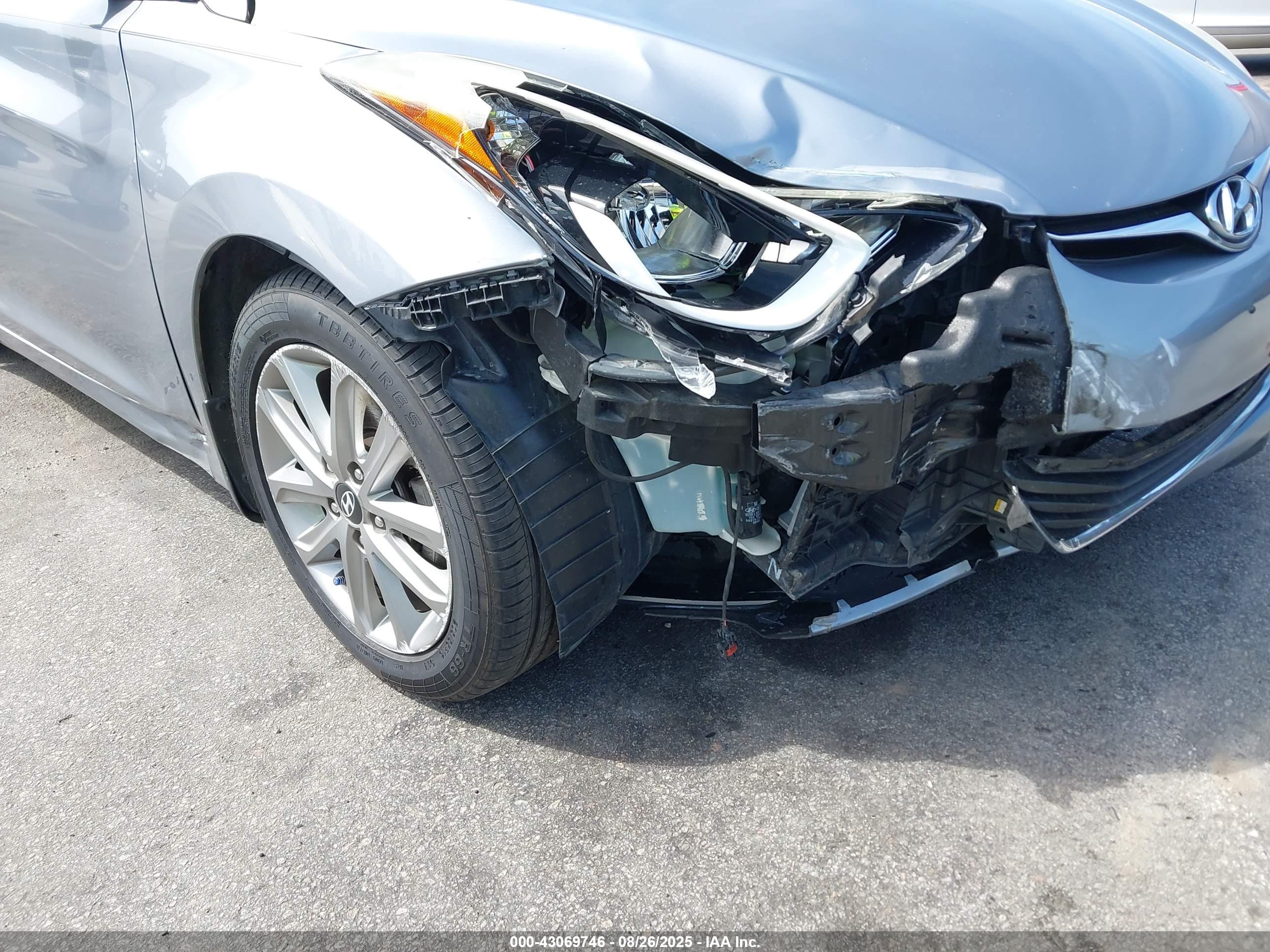 HYUNDAI ELANTRA image 6