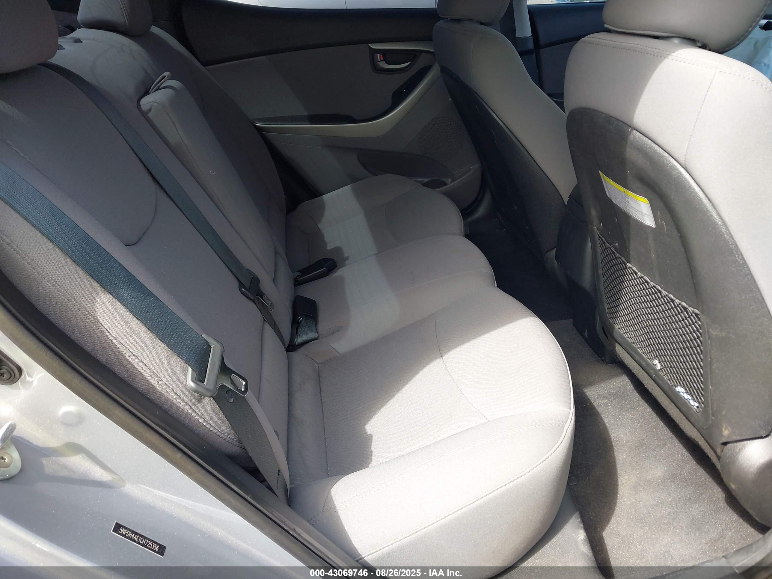 HYUNDAI ELANTRA image 8