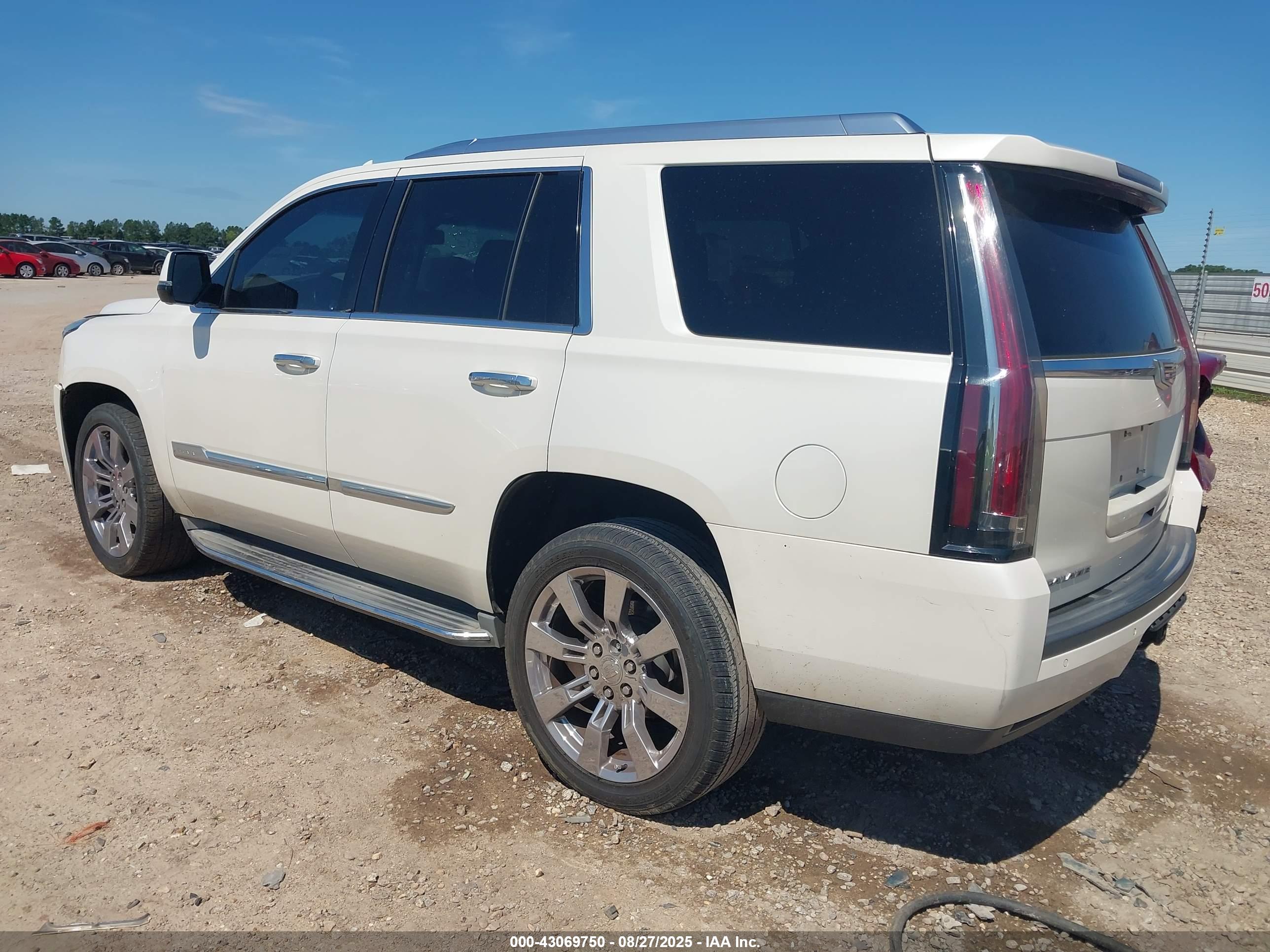 CADILLAC ESCALADE image 3