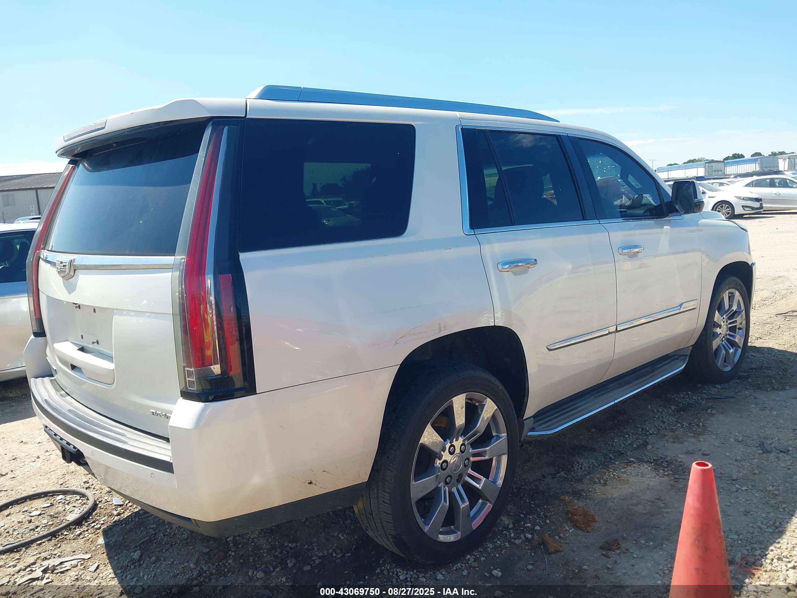 CADILLAC ESCALADE image 4