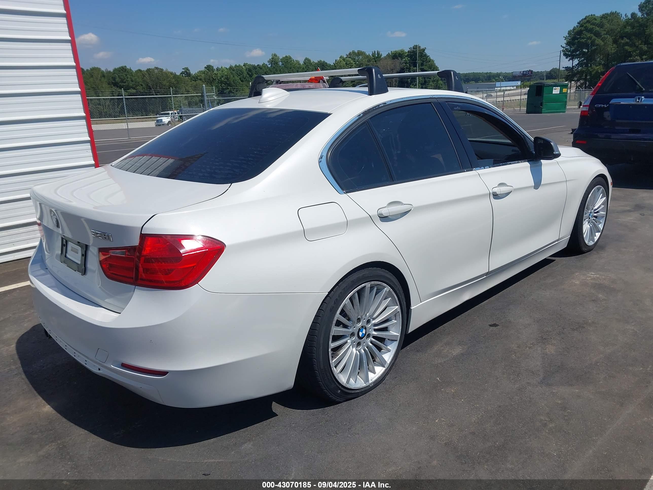 BMW 328I image 4