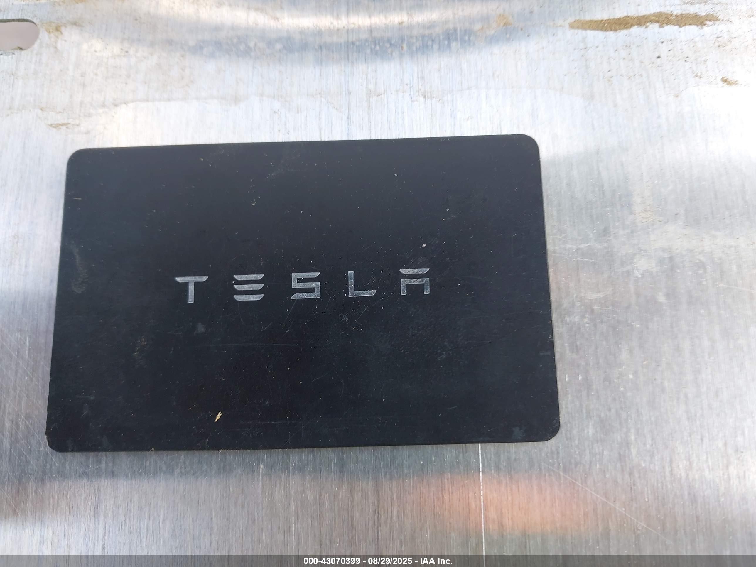 TESLA MODEL image 11