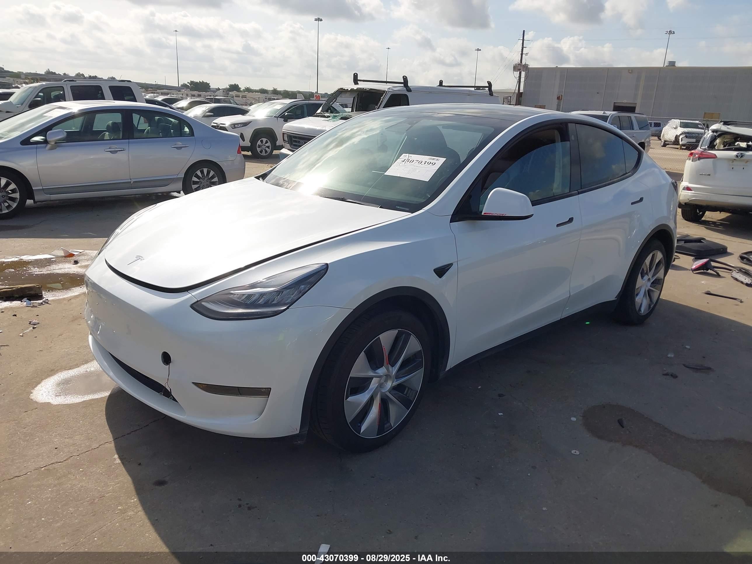 TESLA MODEL image 2