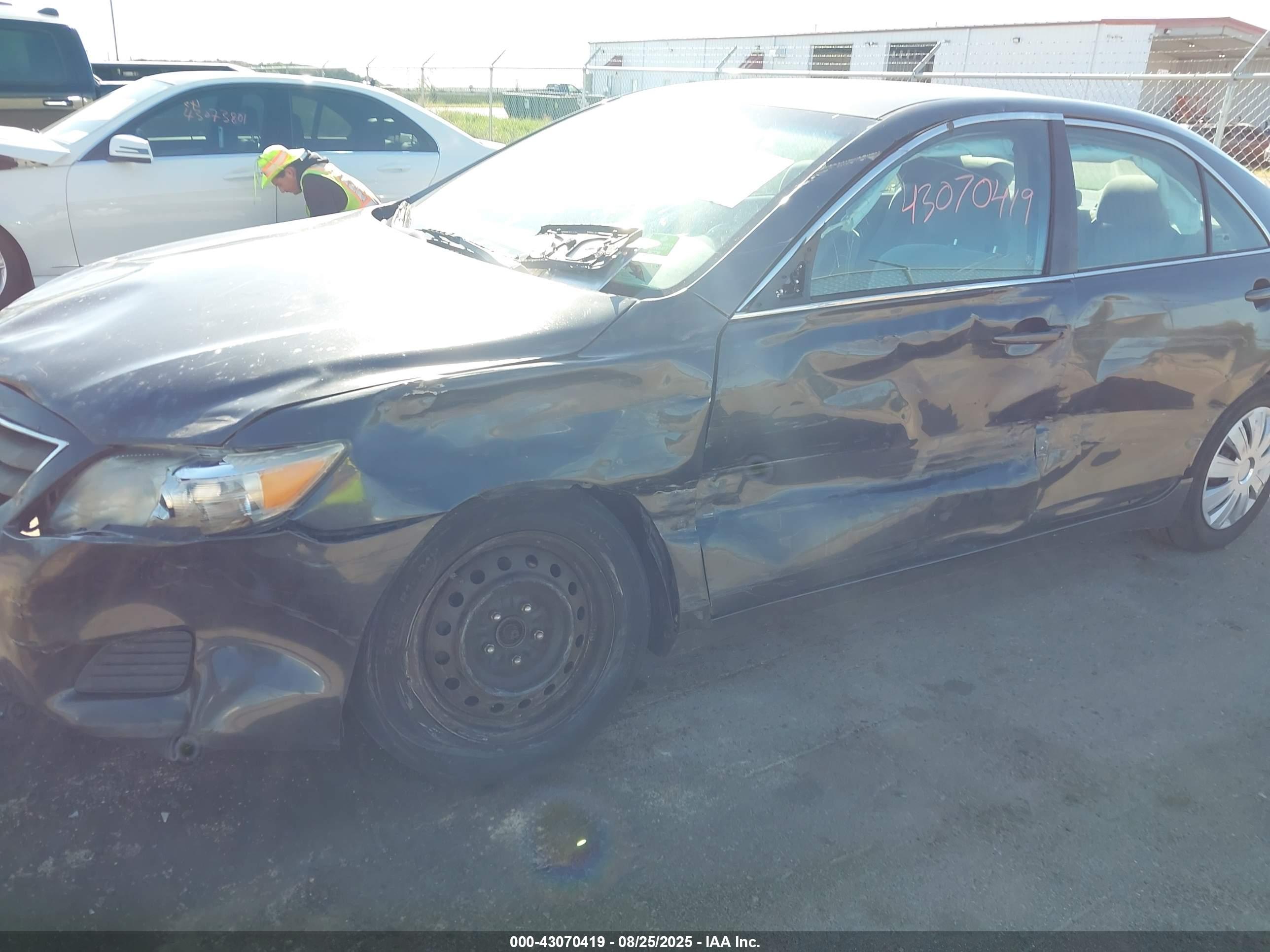 TOYOTA CAMRY image 6