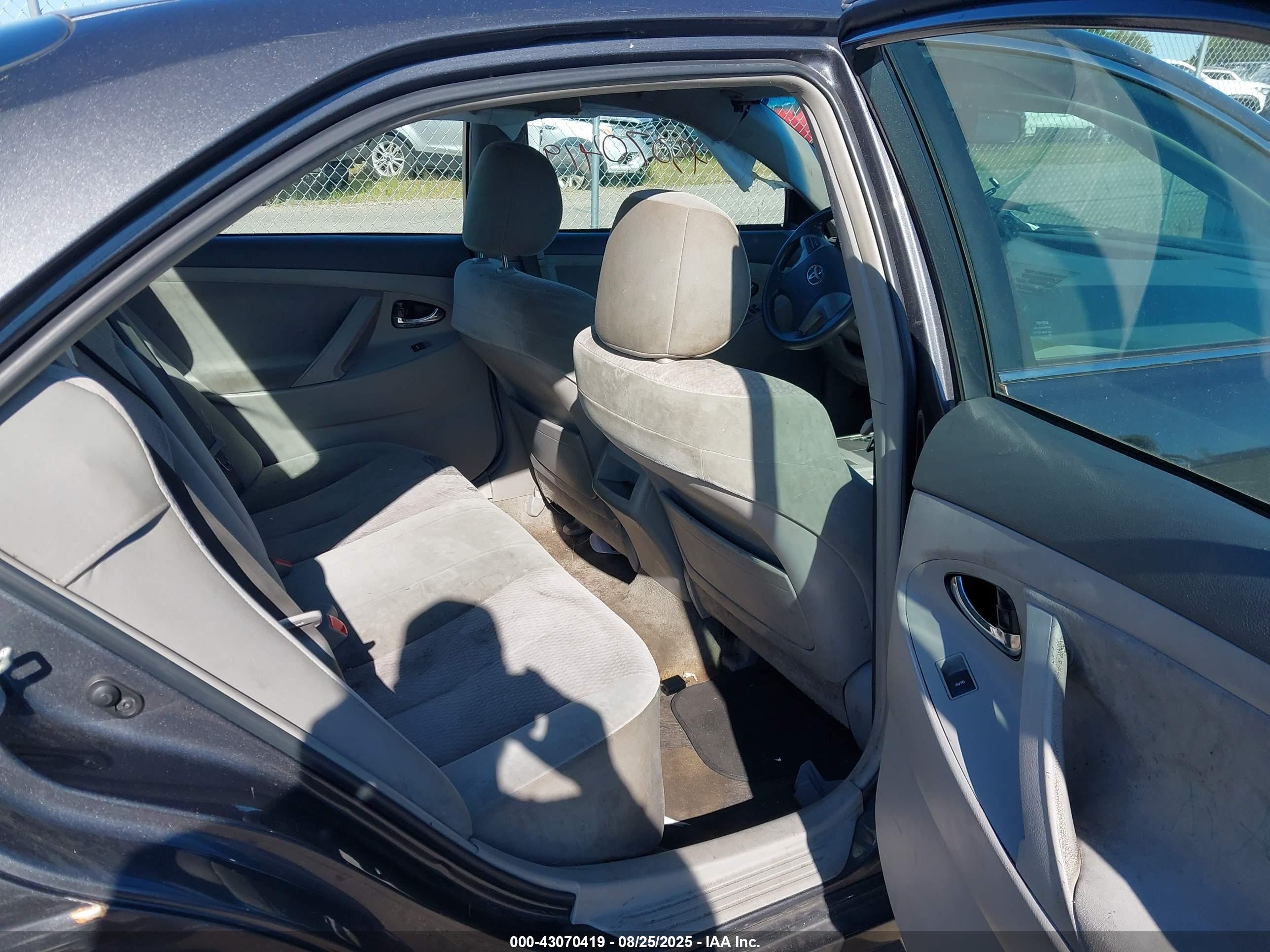 TOYOTA CAMRY image 8