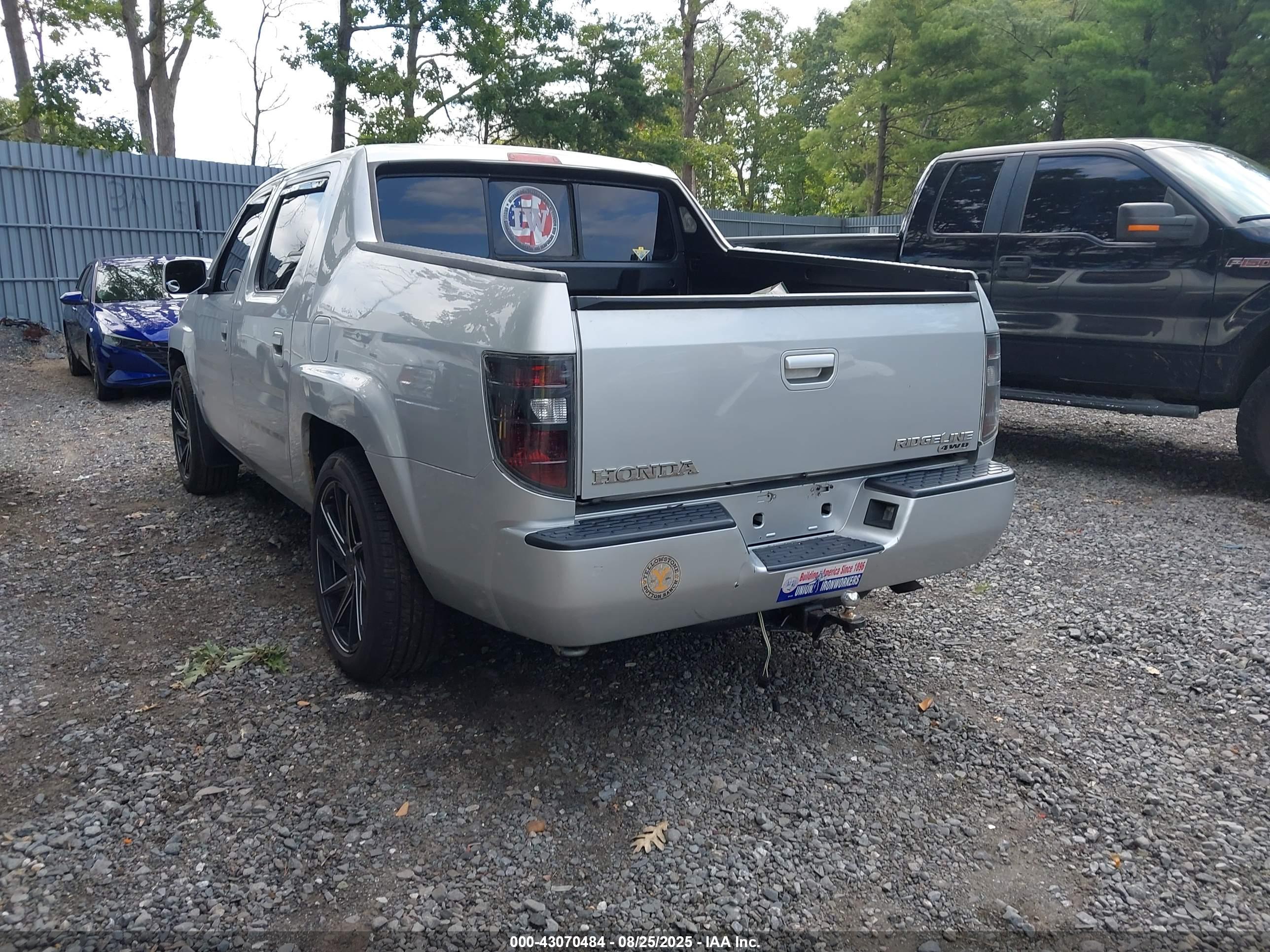 HONDA RIDGELINE image 3