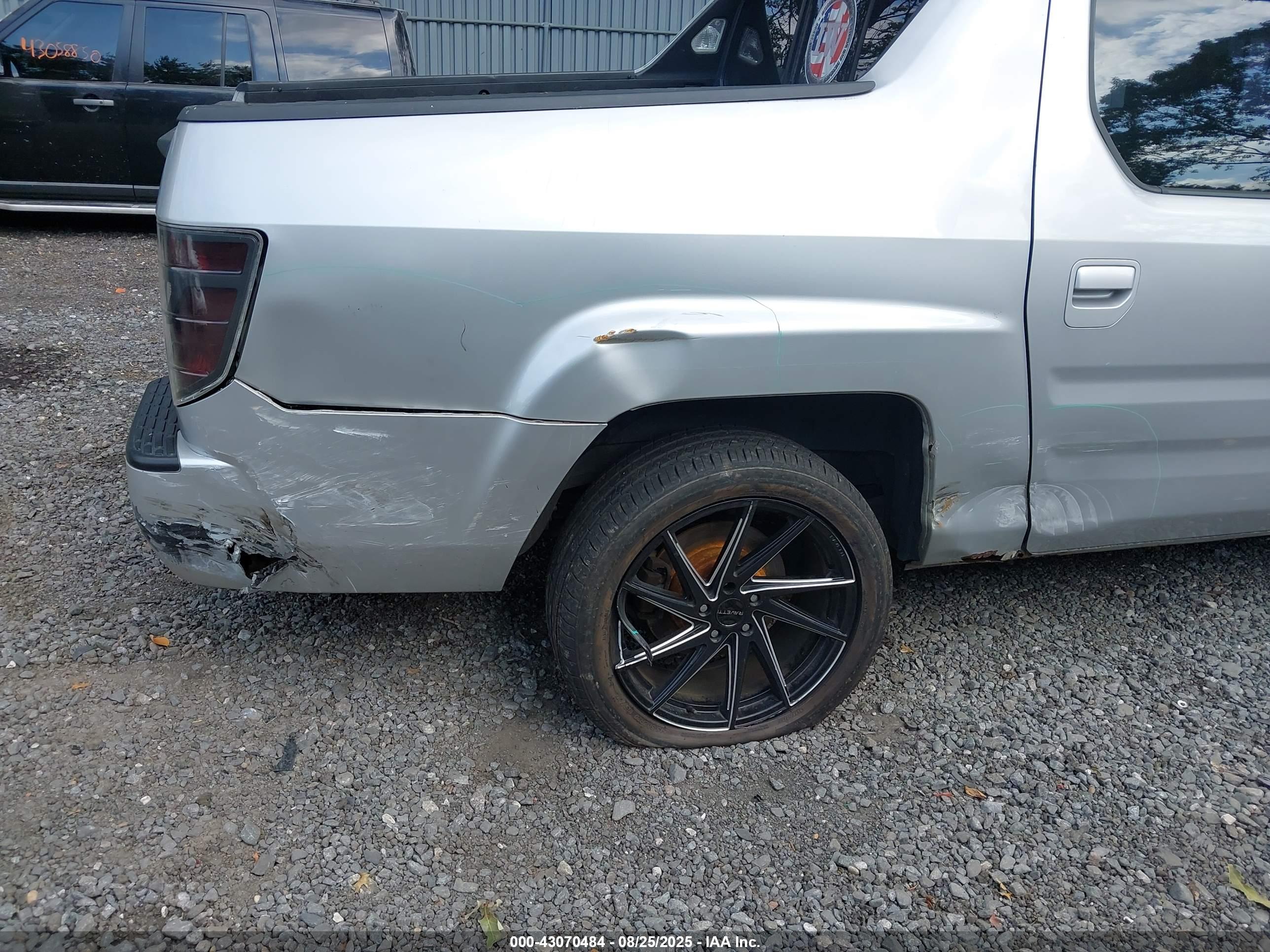 HONDA RIDGELINE image 6