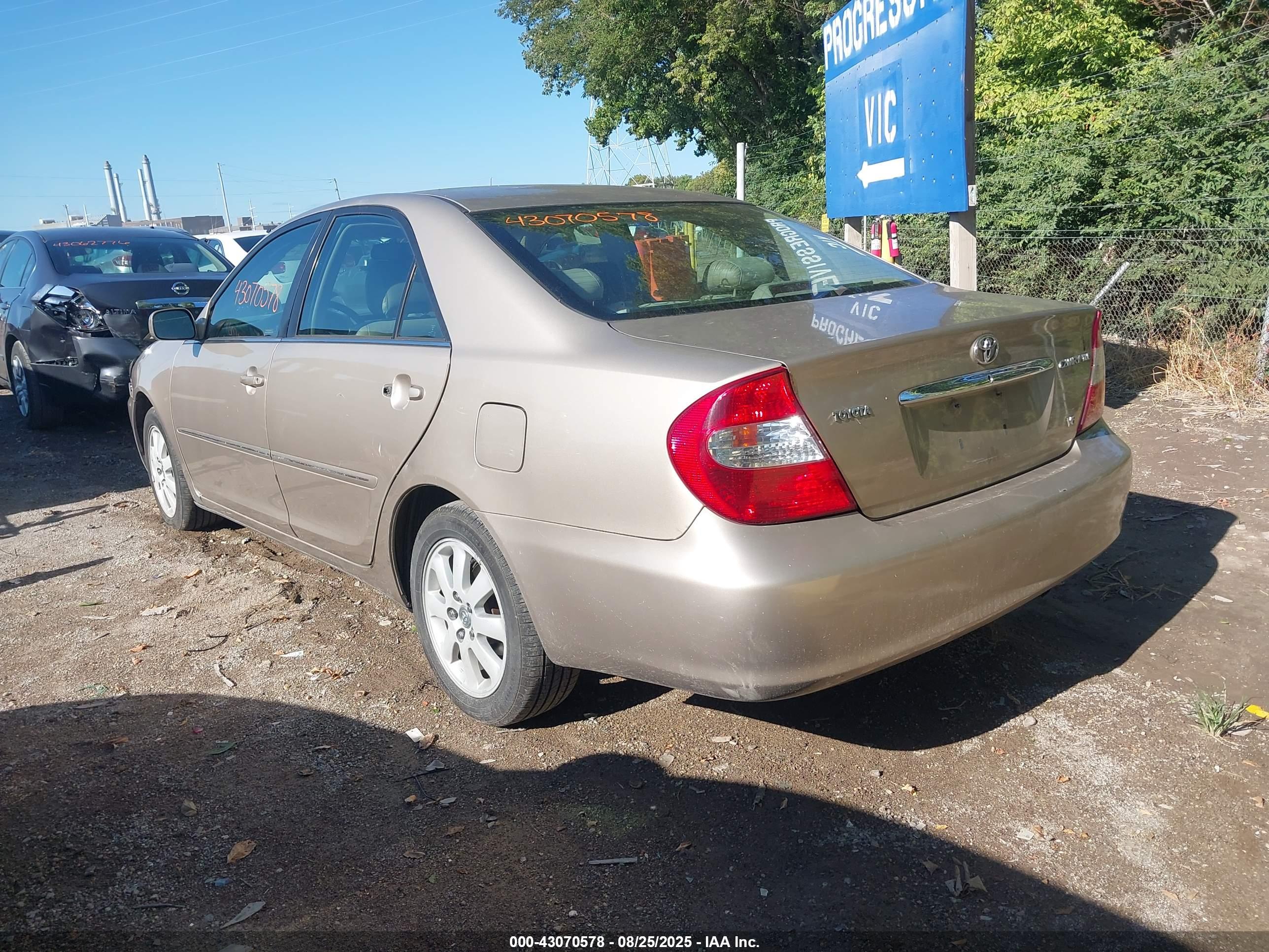 TOYOTA CAMRY image 3