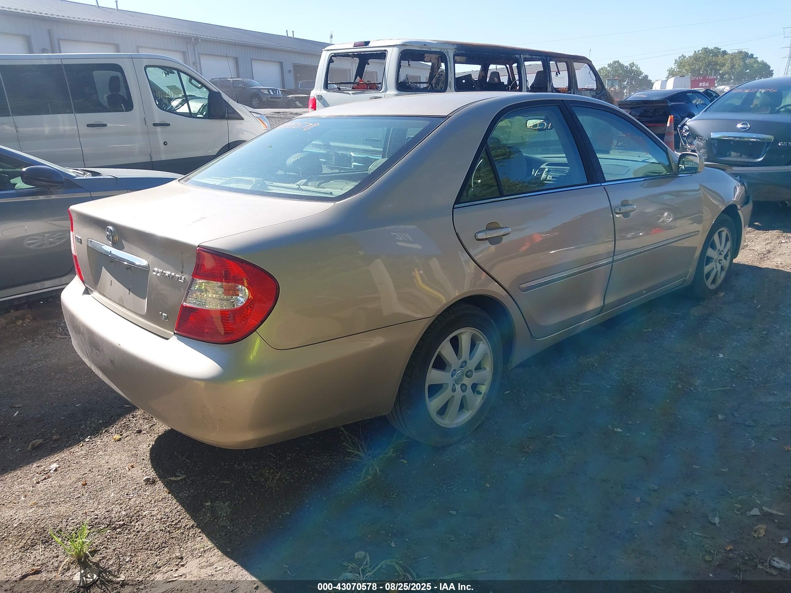 TOYOTA CAMRY image 4