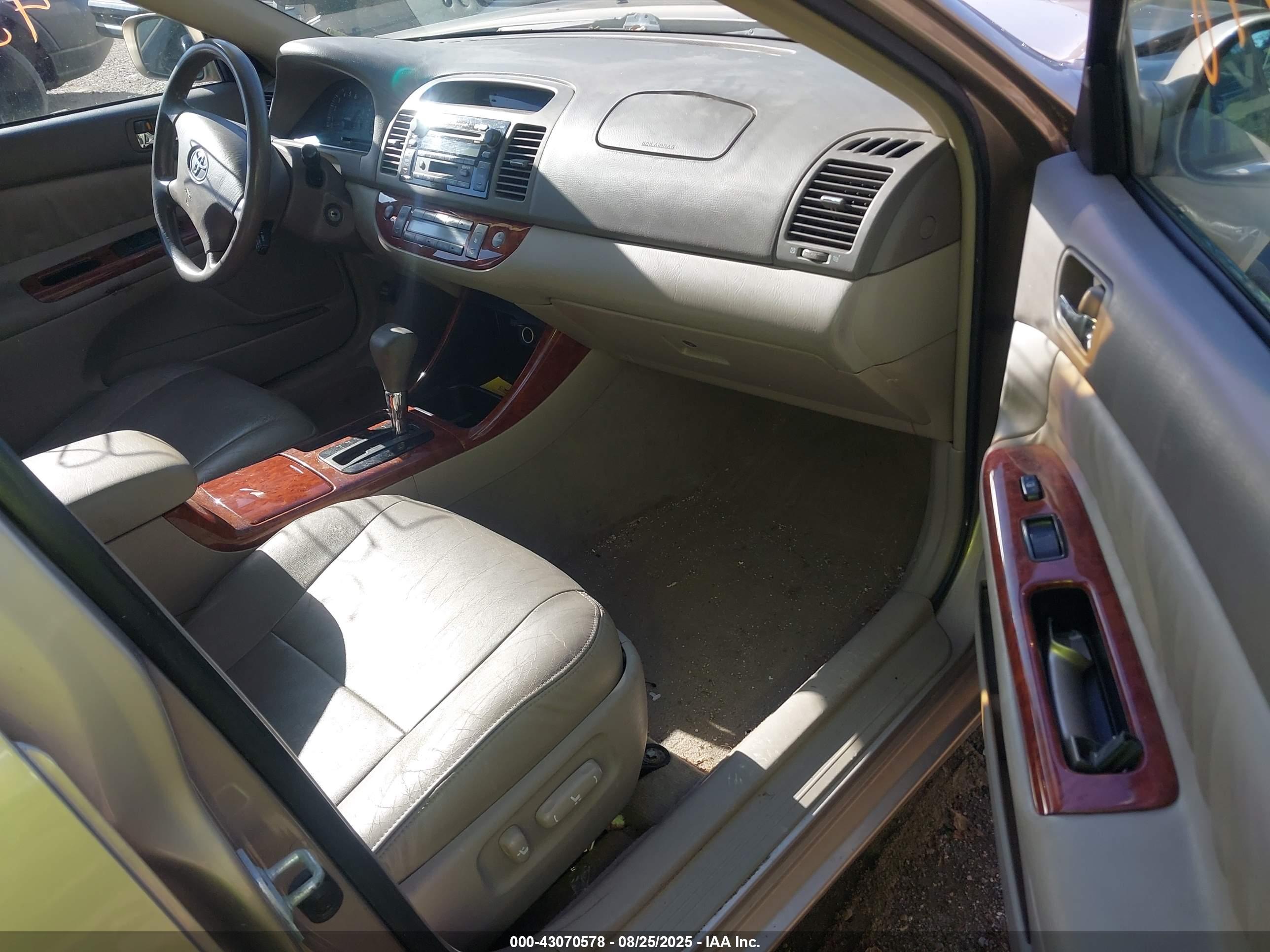 TOYOTA CAMRY image 5