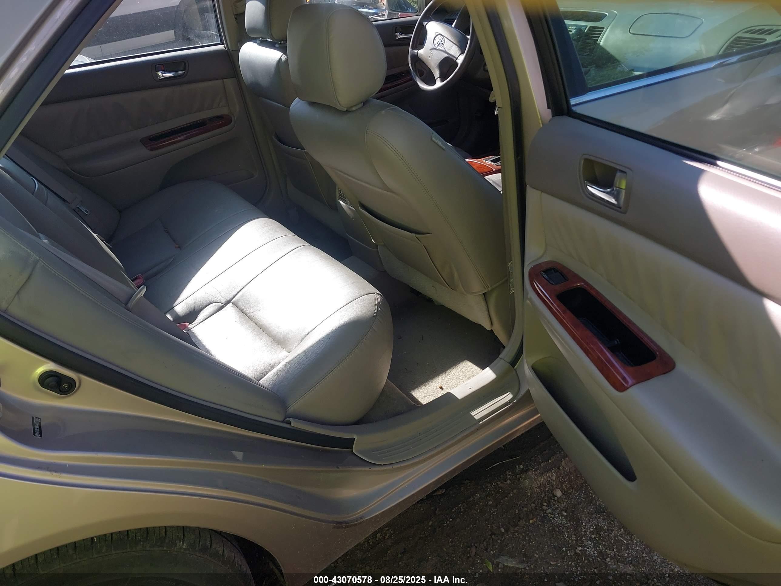 TOYOTA CAMRY image 8