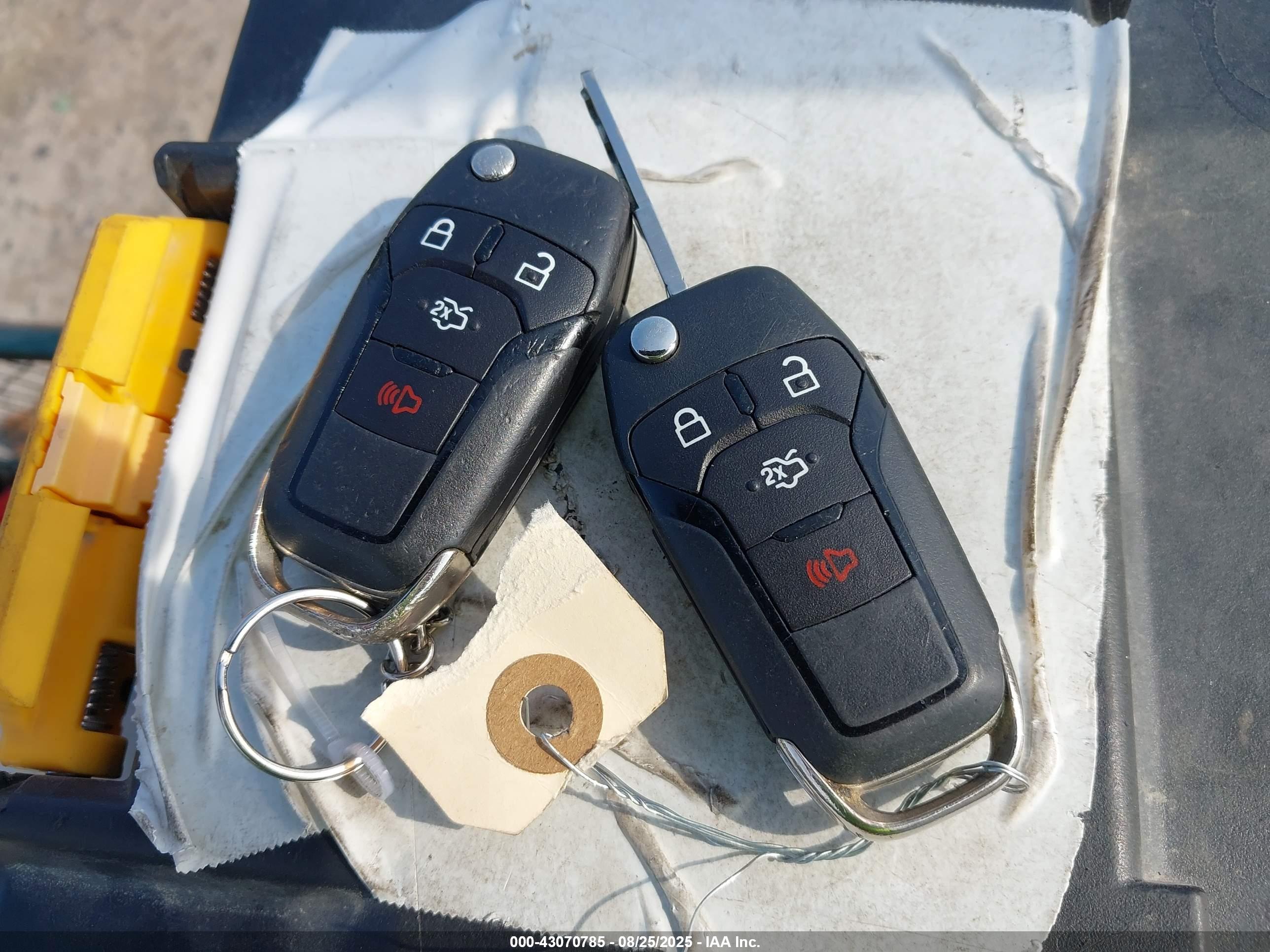 FORD FUSION image 11