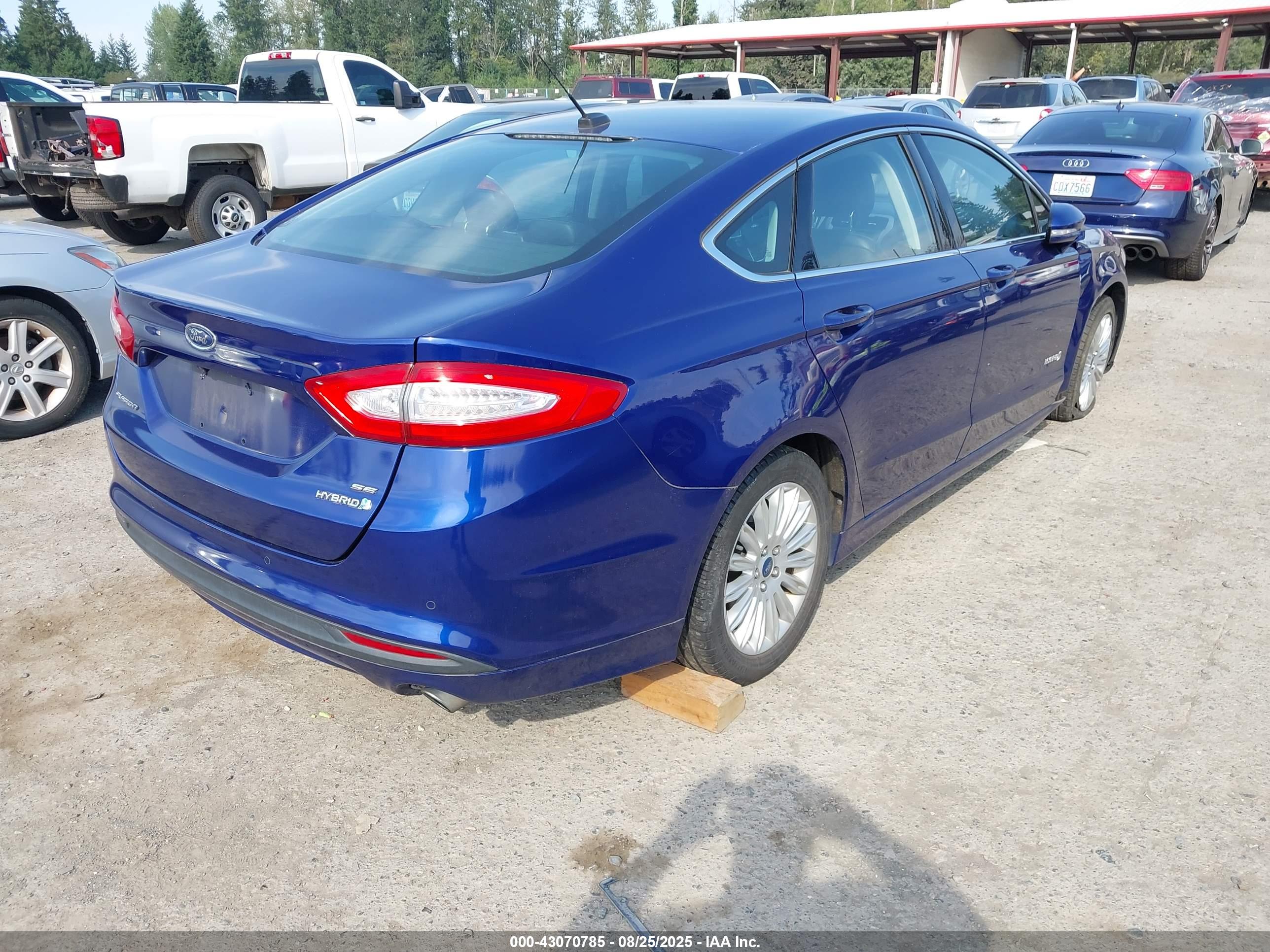 FORD FUSION image 4