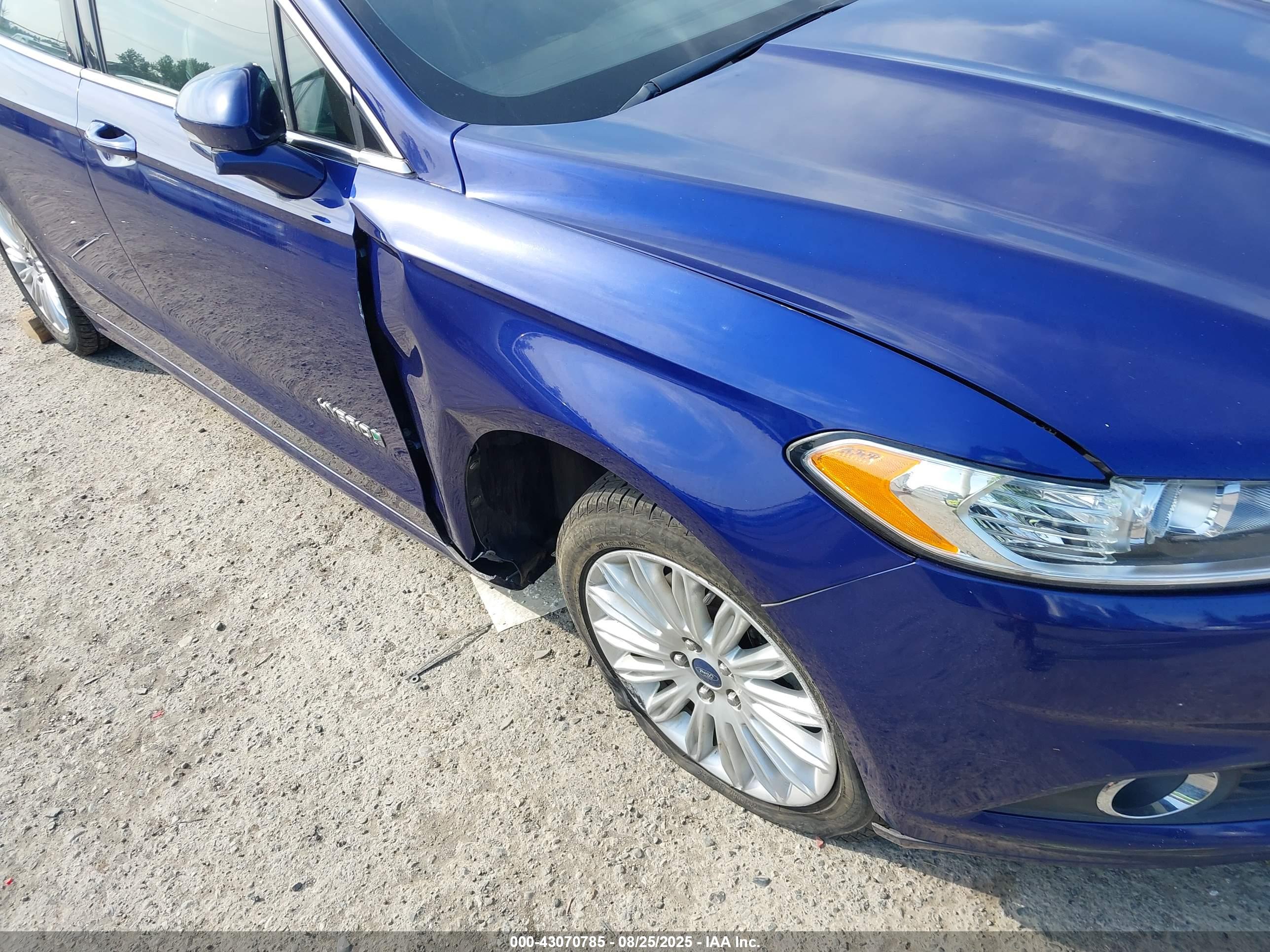 FORD FUSION image 6