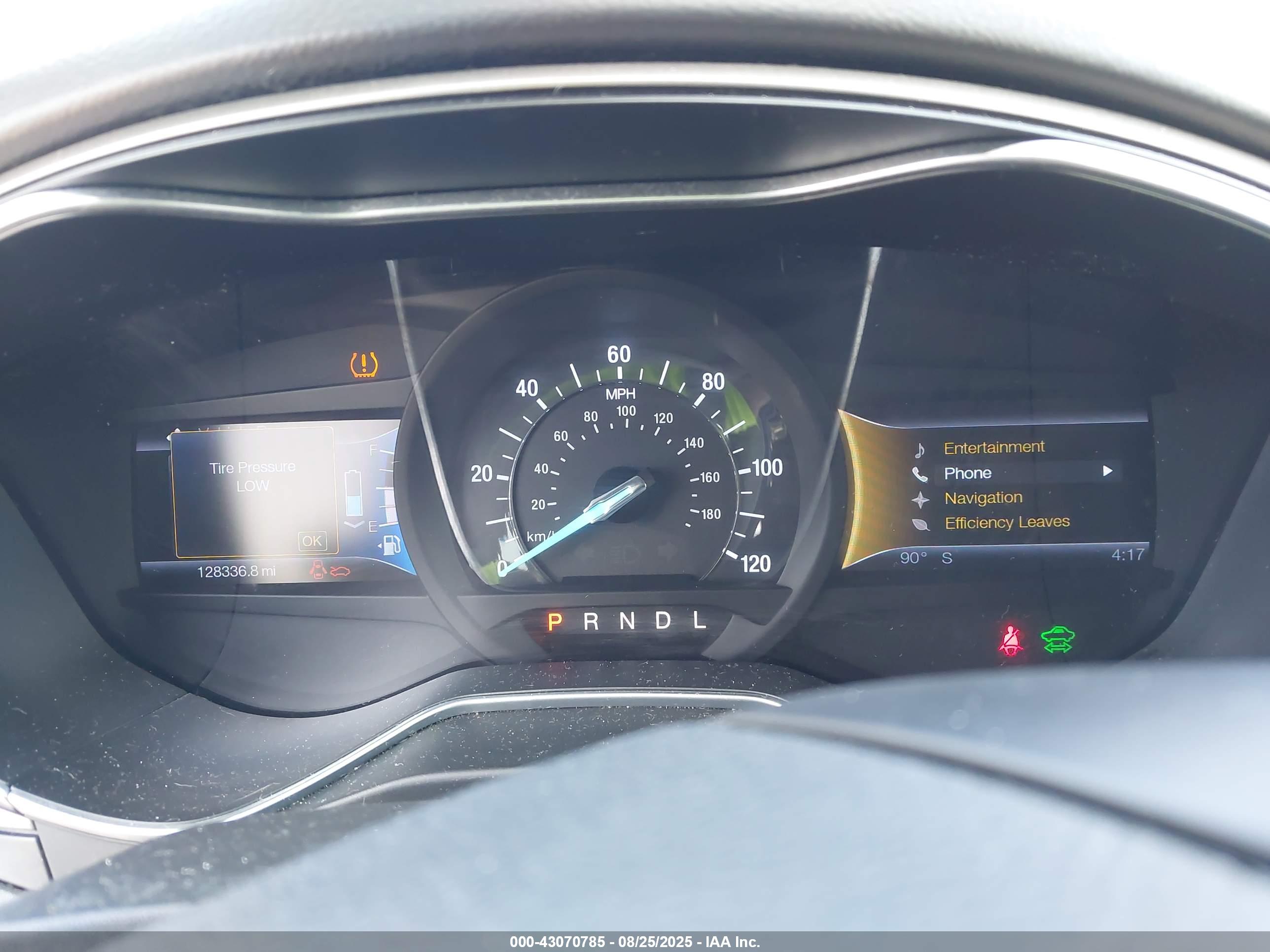 FORD FUSION image 7