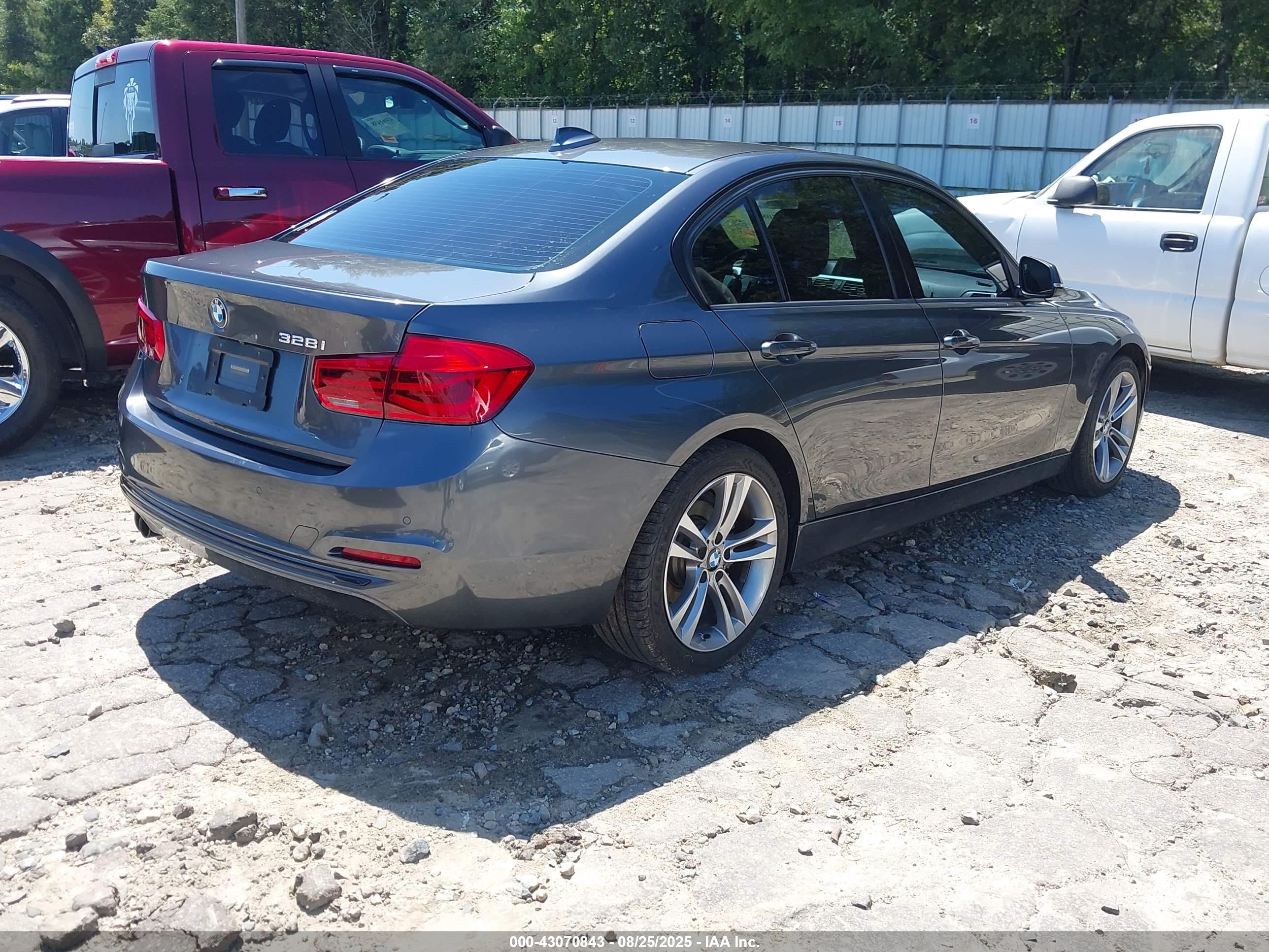 BMW 328I image 4