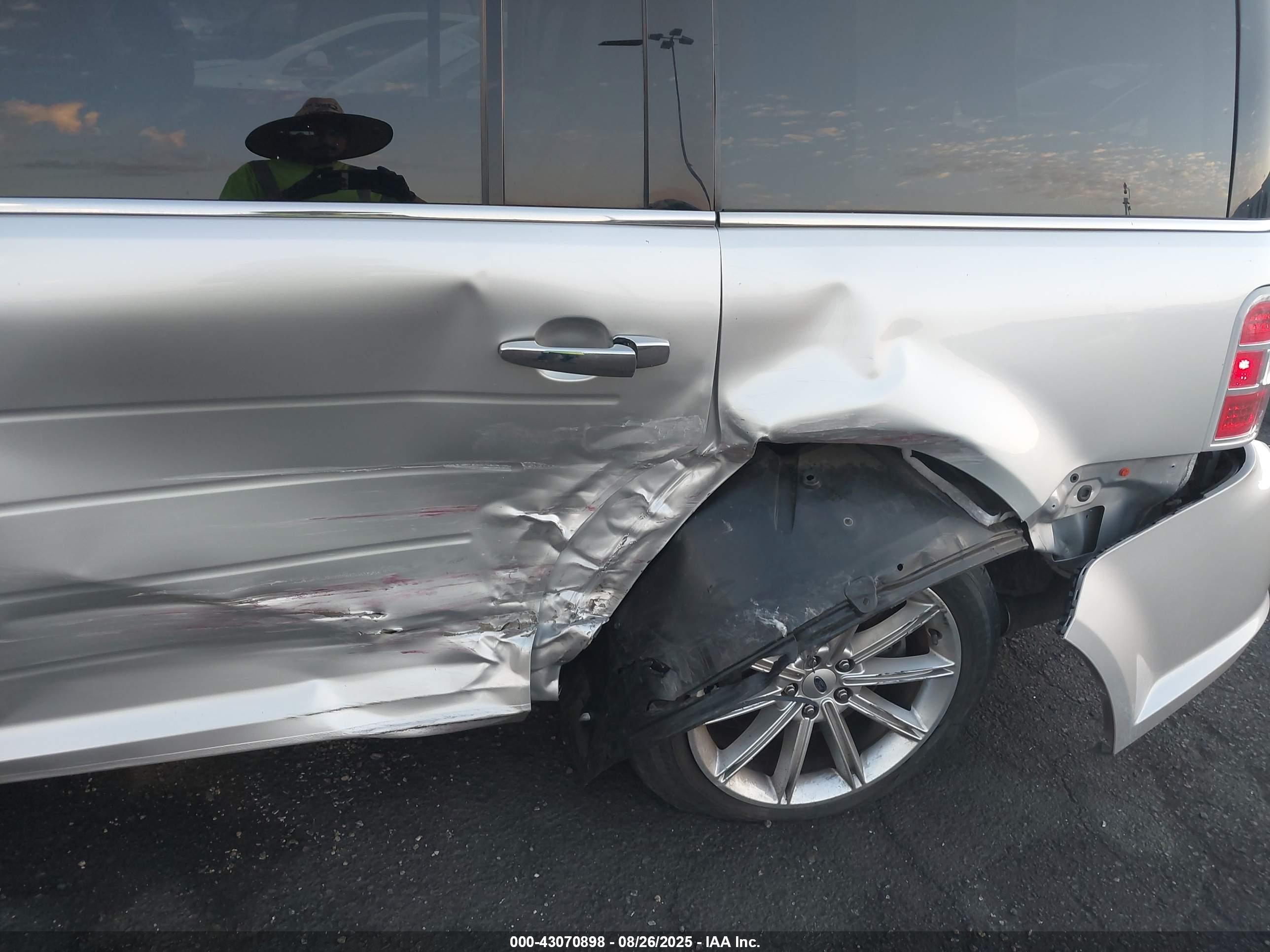 FORD FLEX image 6