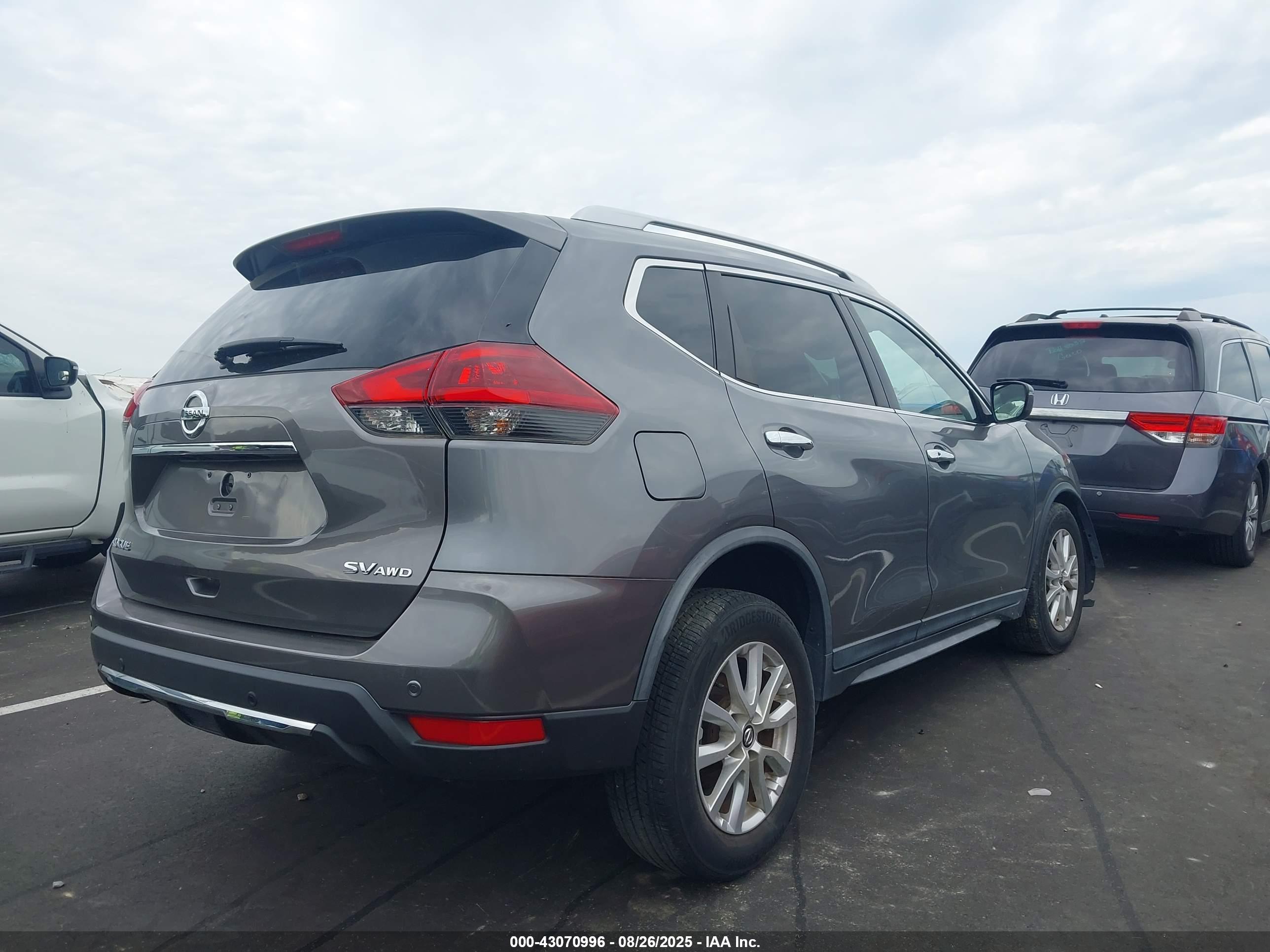 NISSAN ROGUE image 4