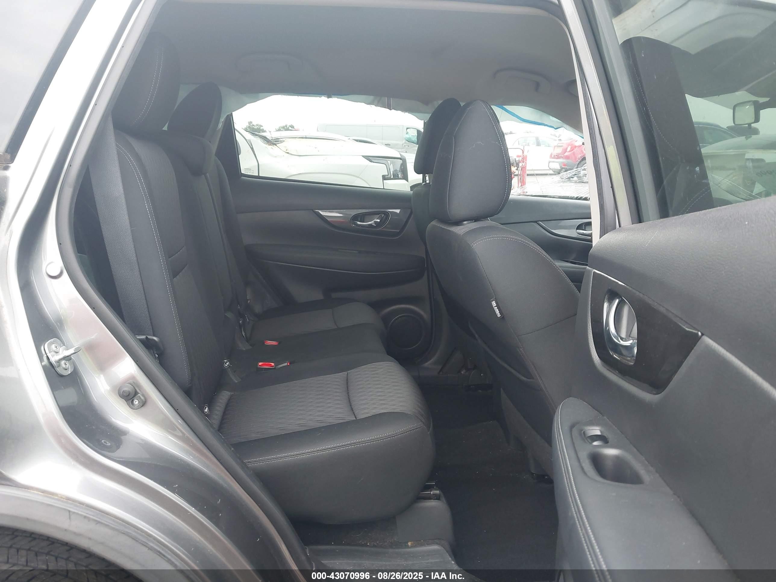 NISSAN ROGUE image 8