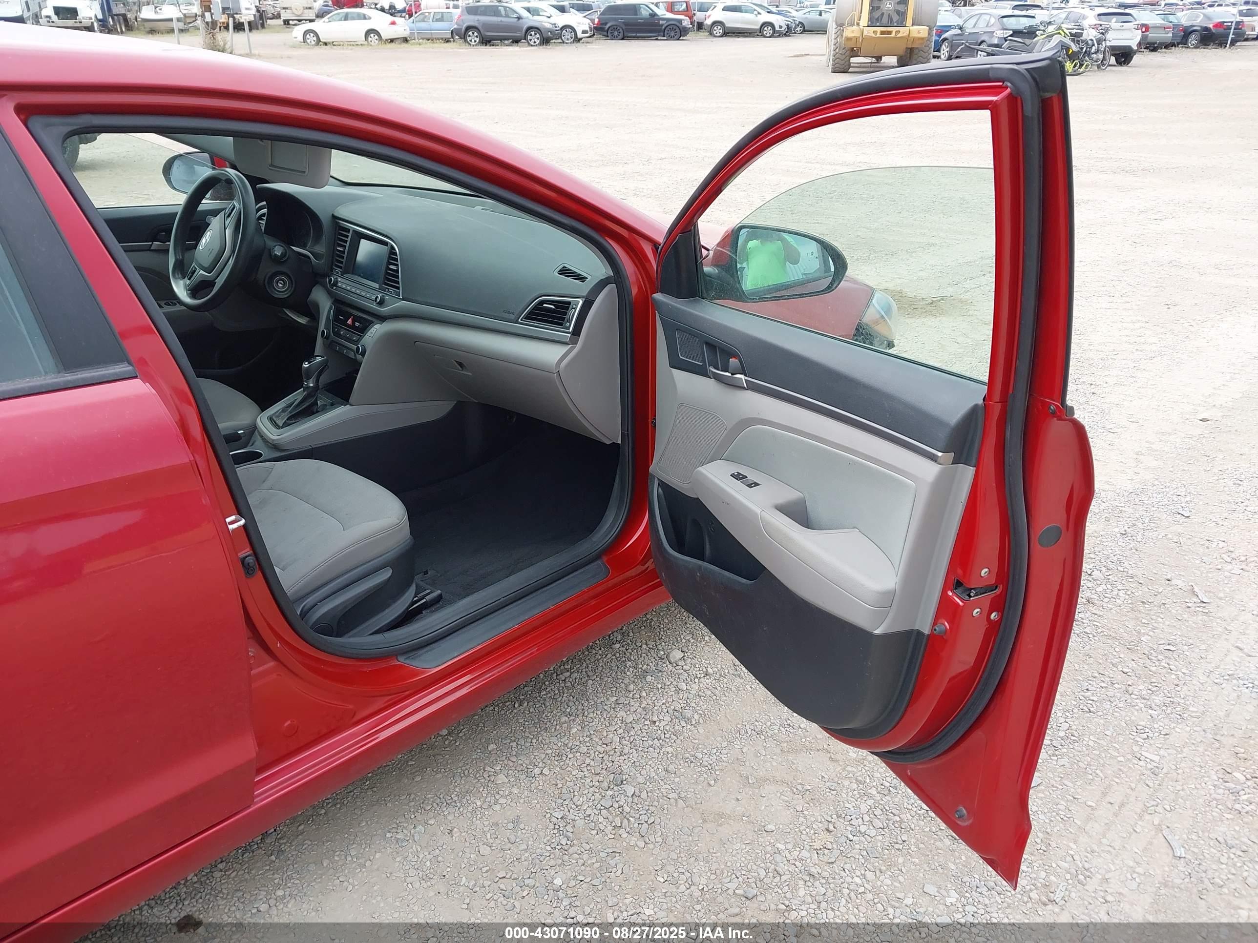 HYUNDAI ELANTRA image 5