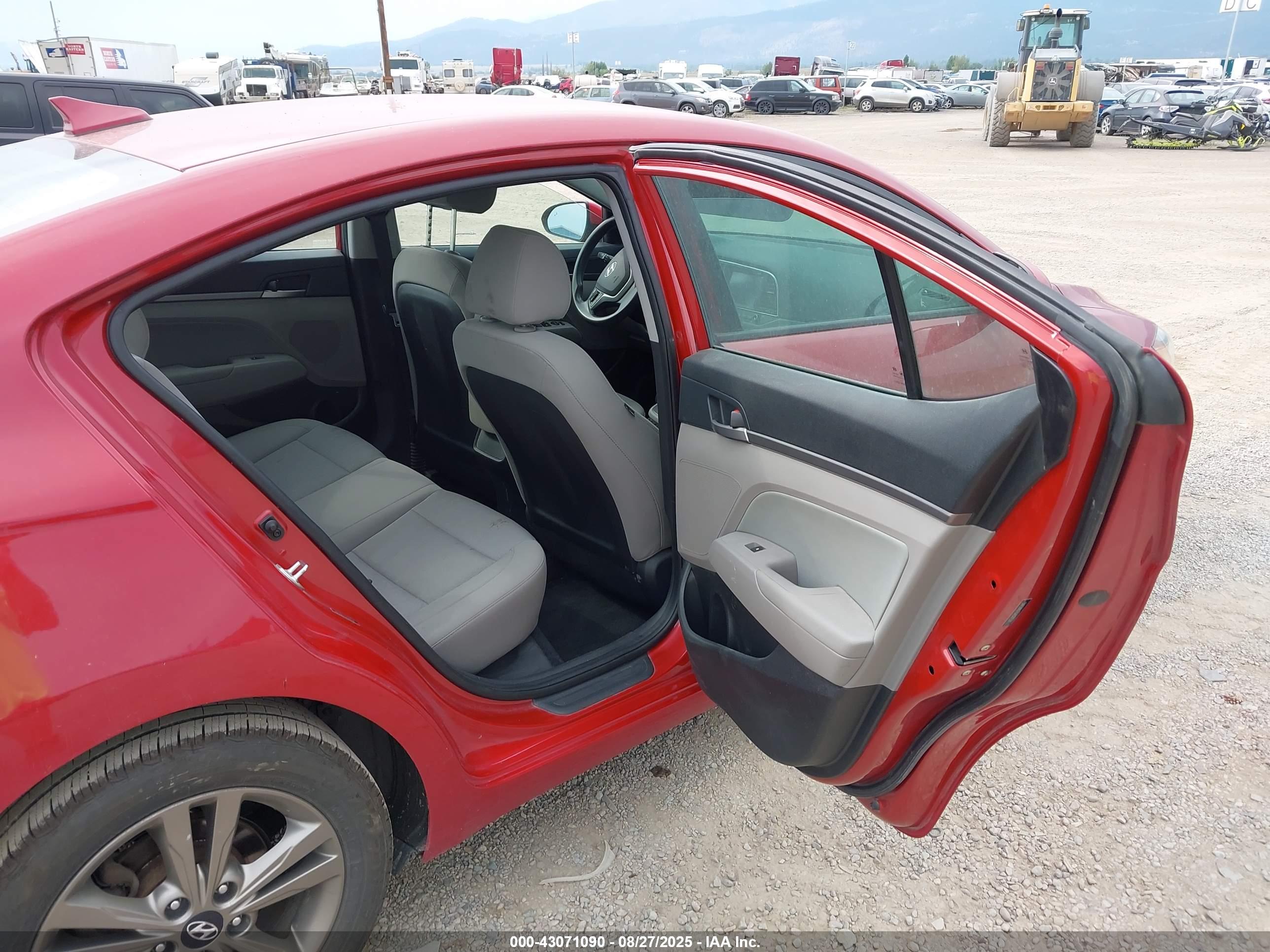 HYUNDAI ELANTRA image 8