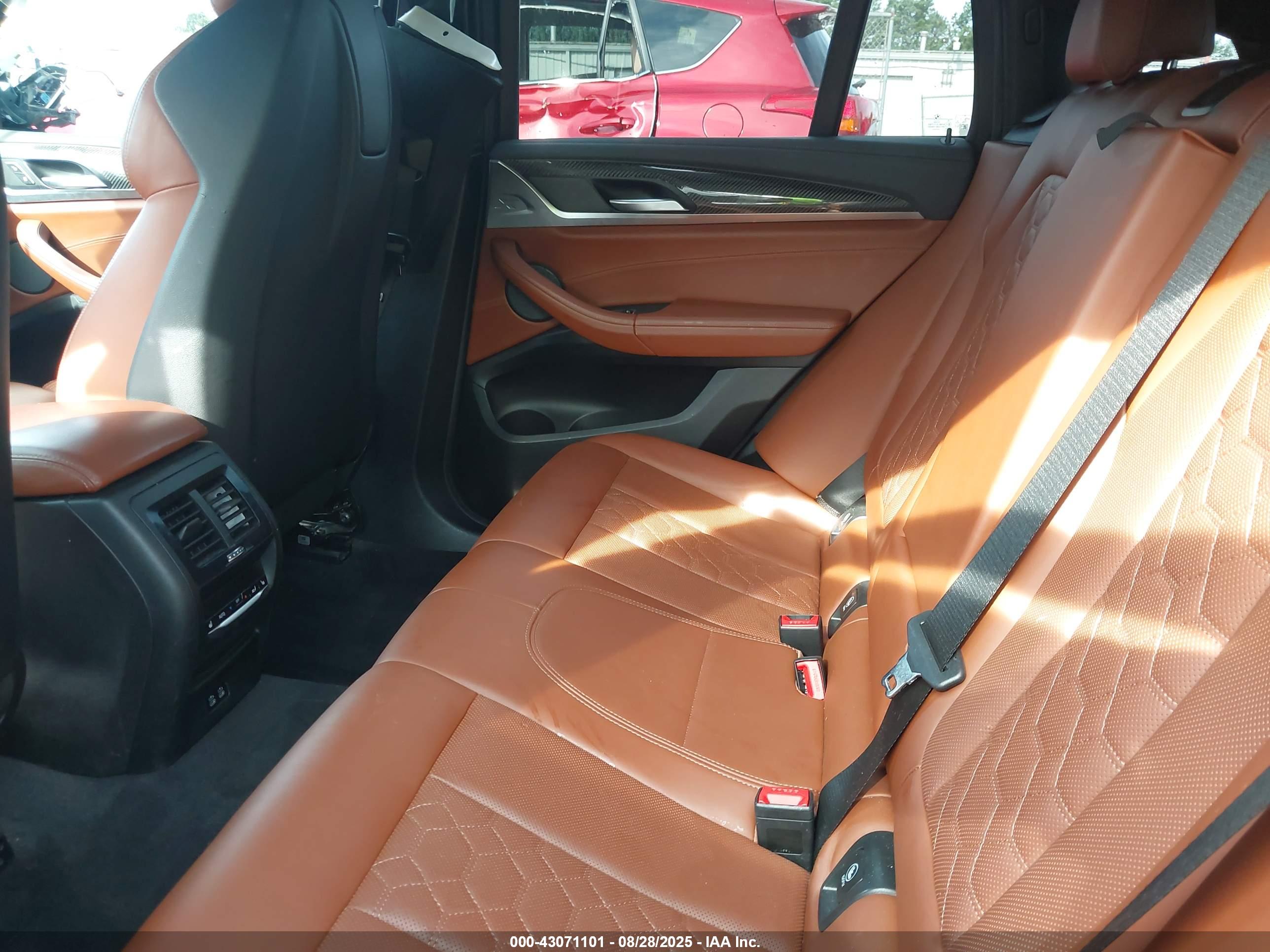 BMW X4 image 8