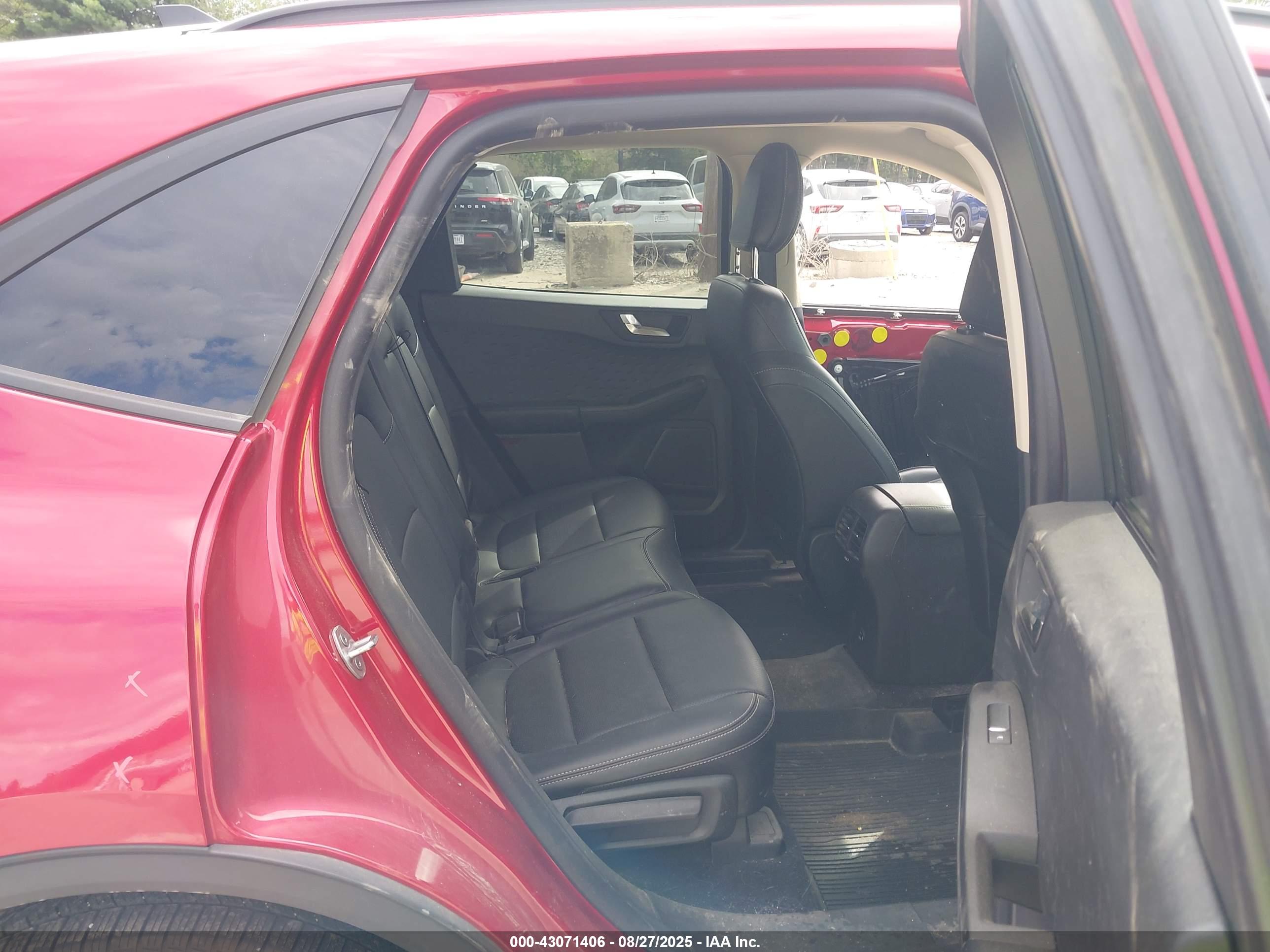 FORD ESCAPE image 8