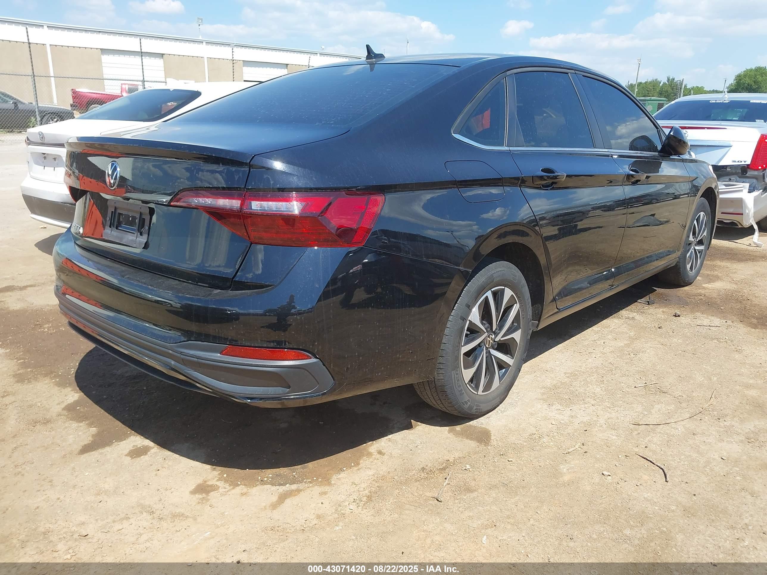VOLKSWAGEN JETTA image 4