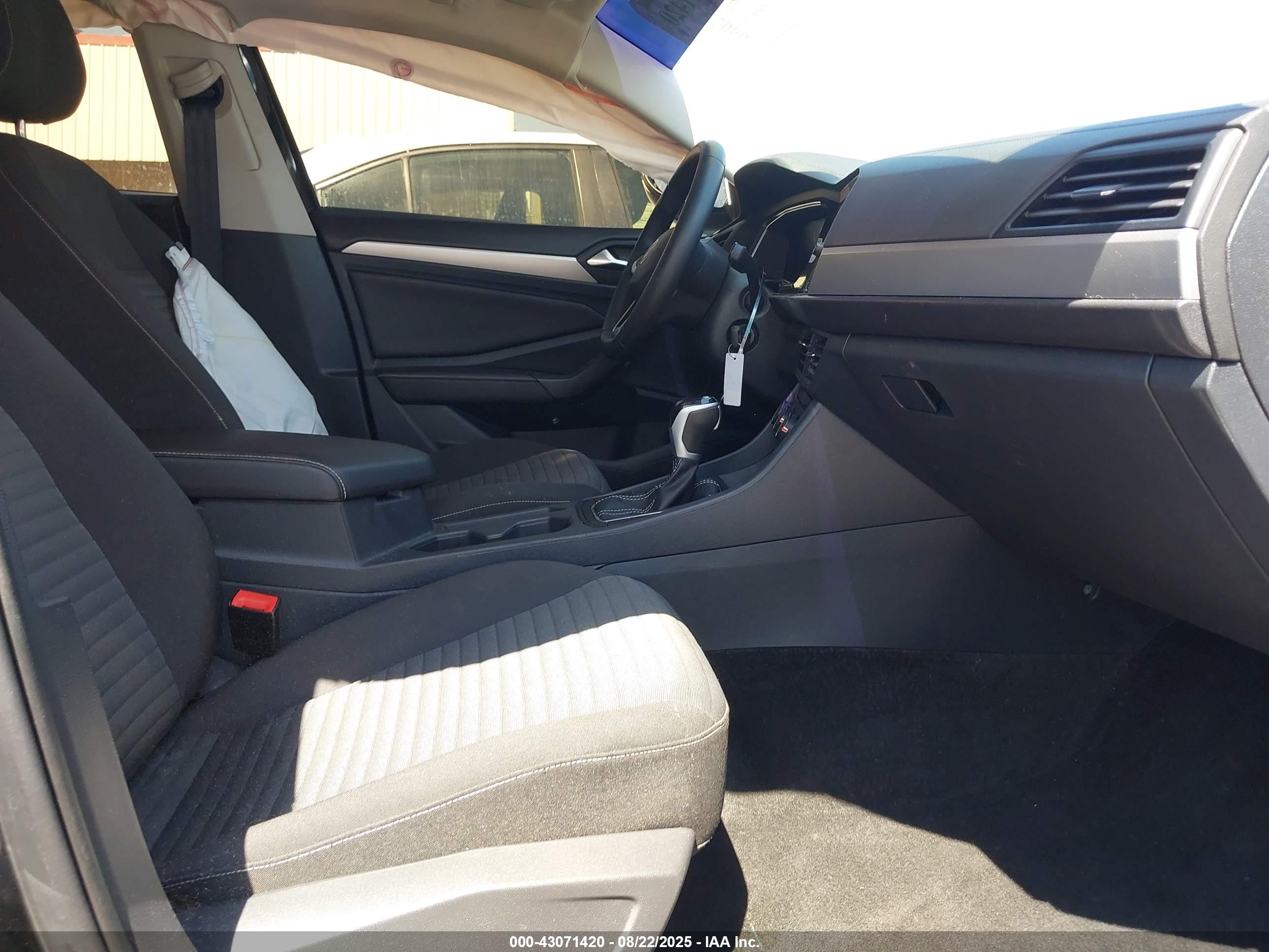 VOLKSWAGEN JETTA image 5