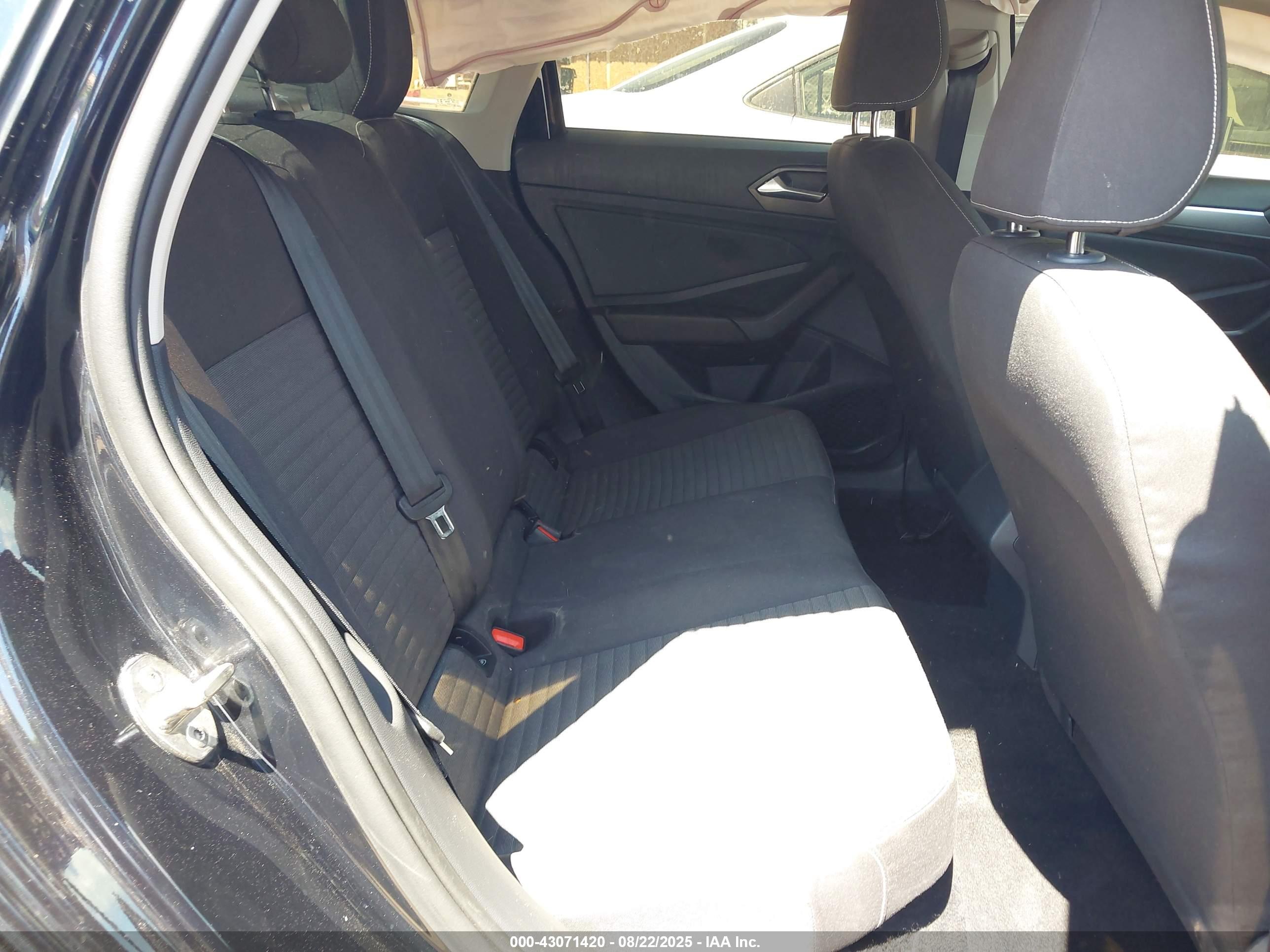 VOLKSWAGEN JETTA image 8