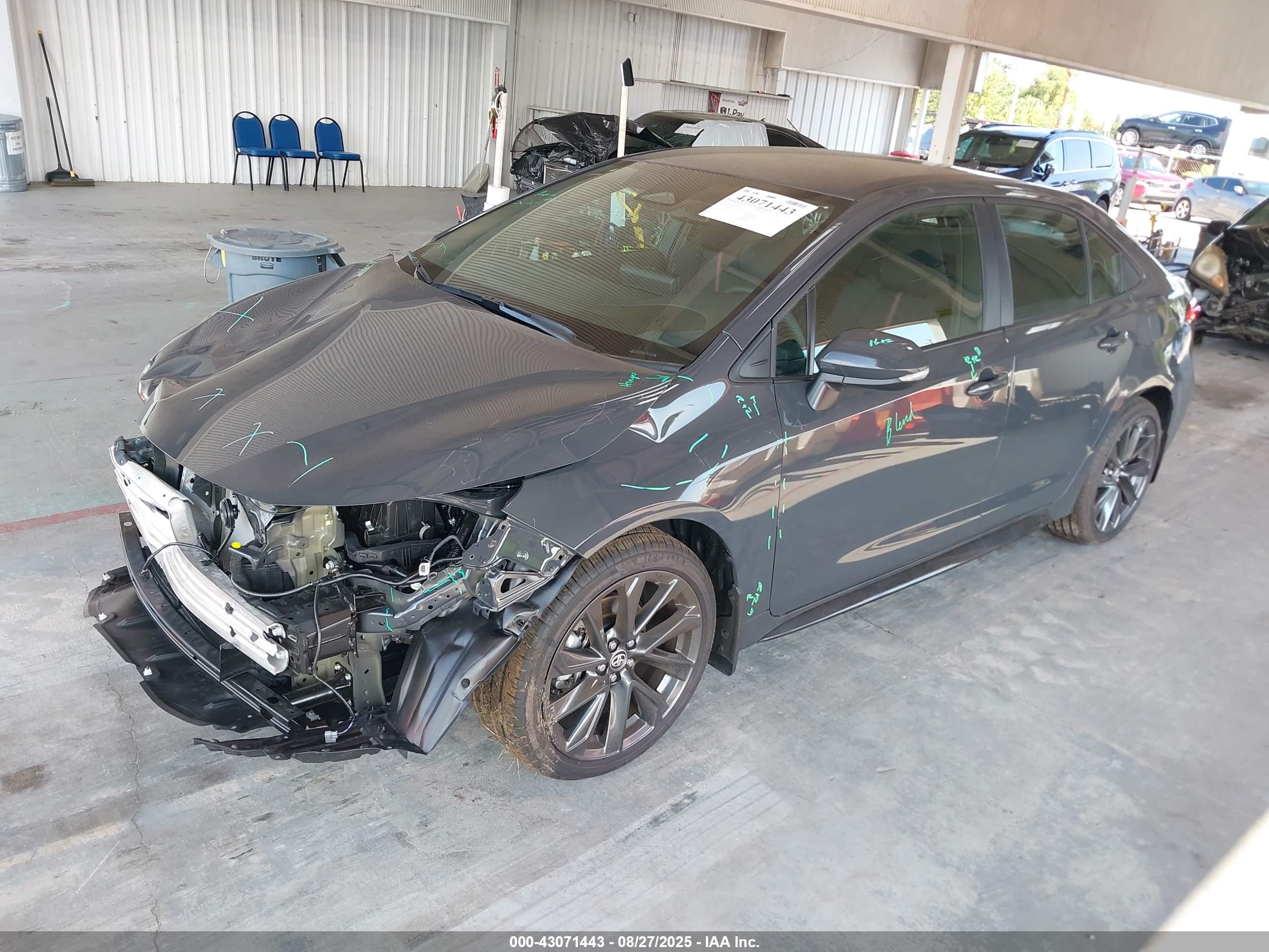 TOYOTA COROLLA image 2