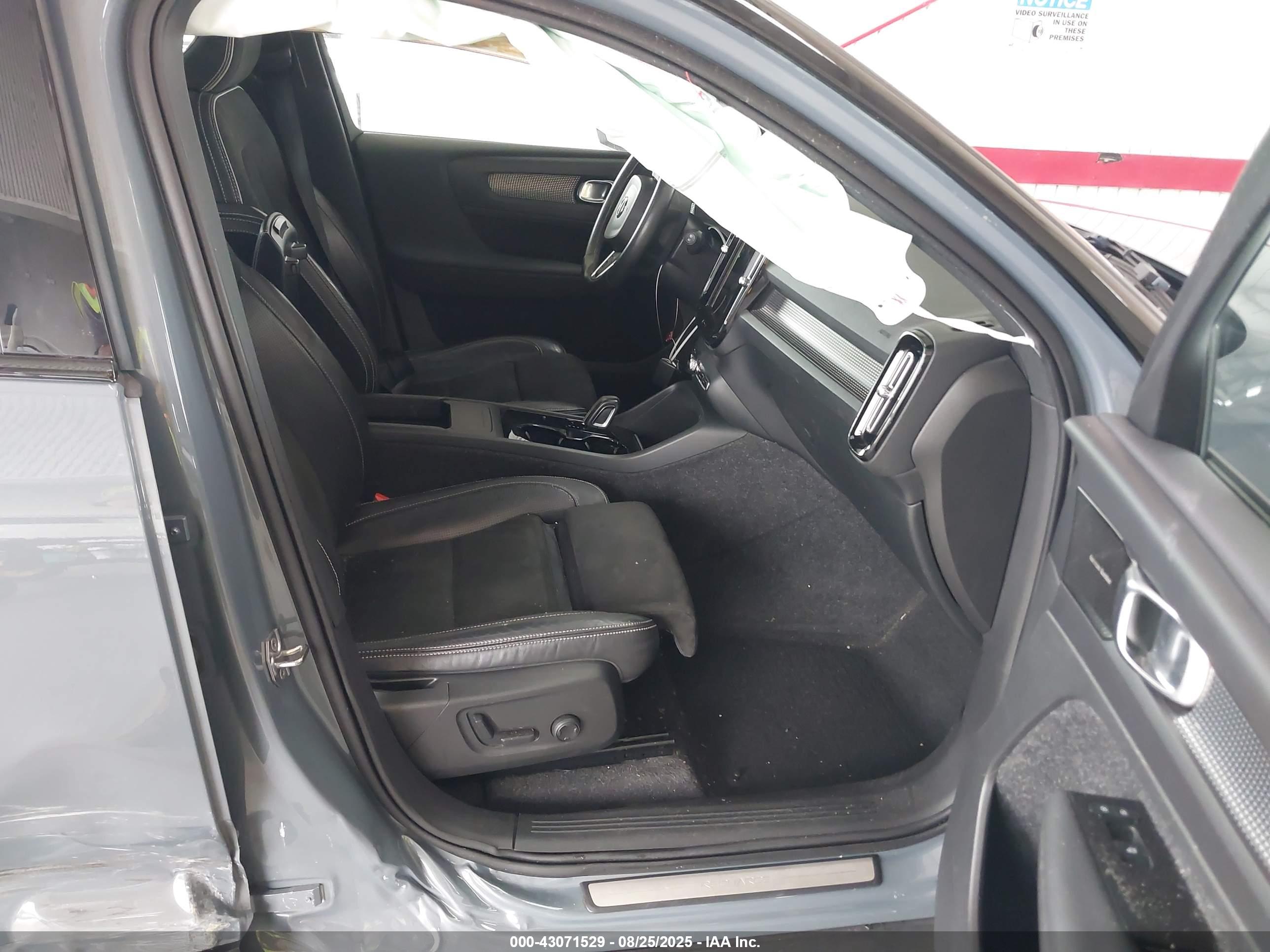 VOLVO XC40 image 5