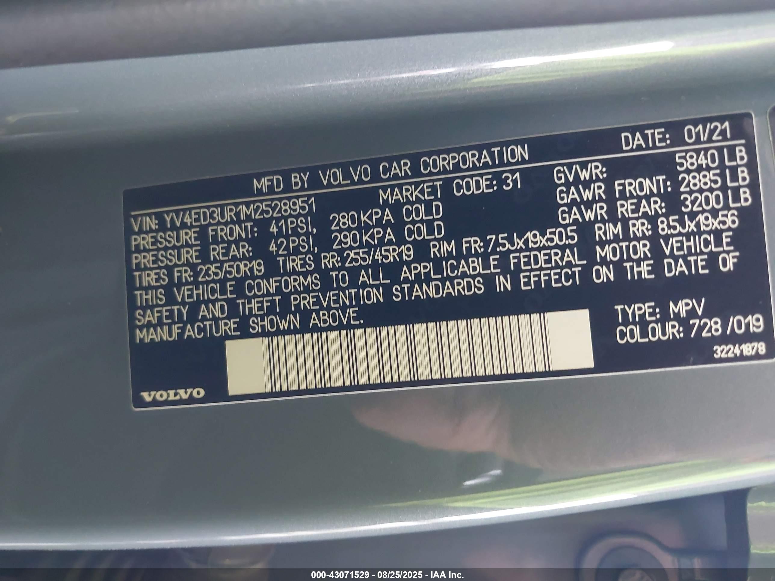 VOLVO XC40 image 9