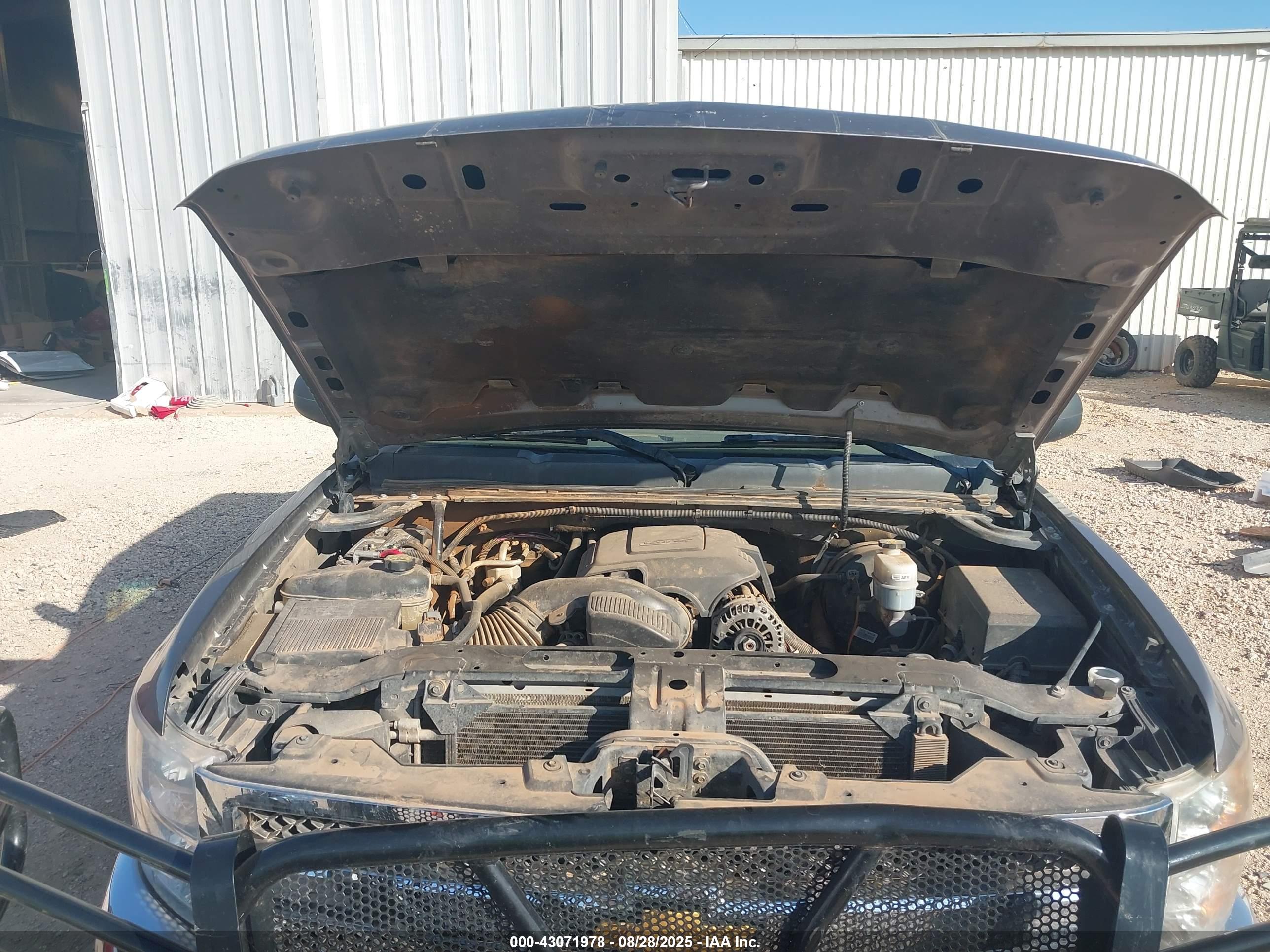 CHEVROLET SILVERADO image 10