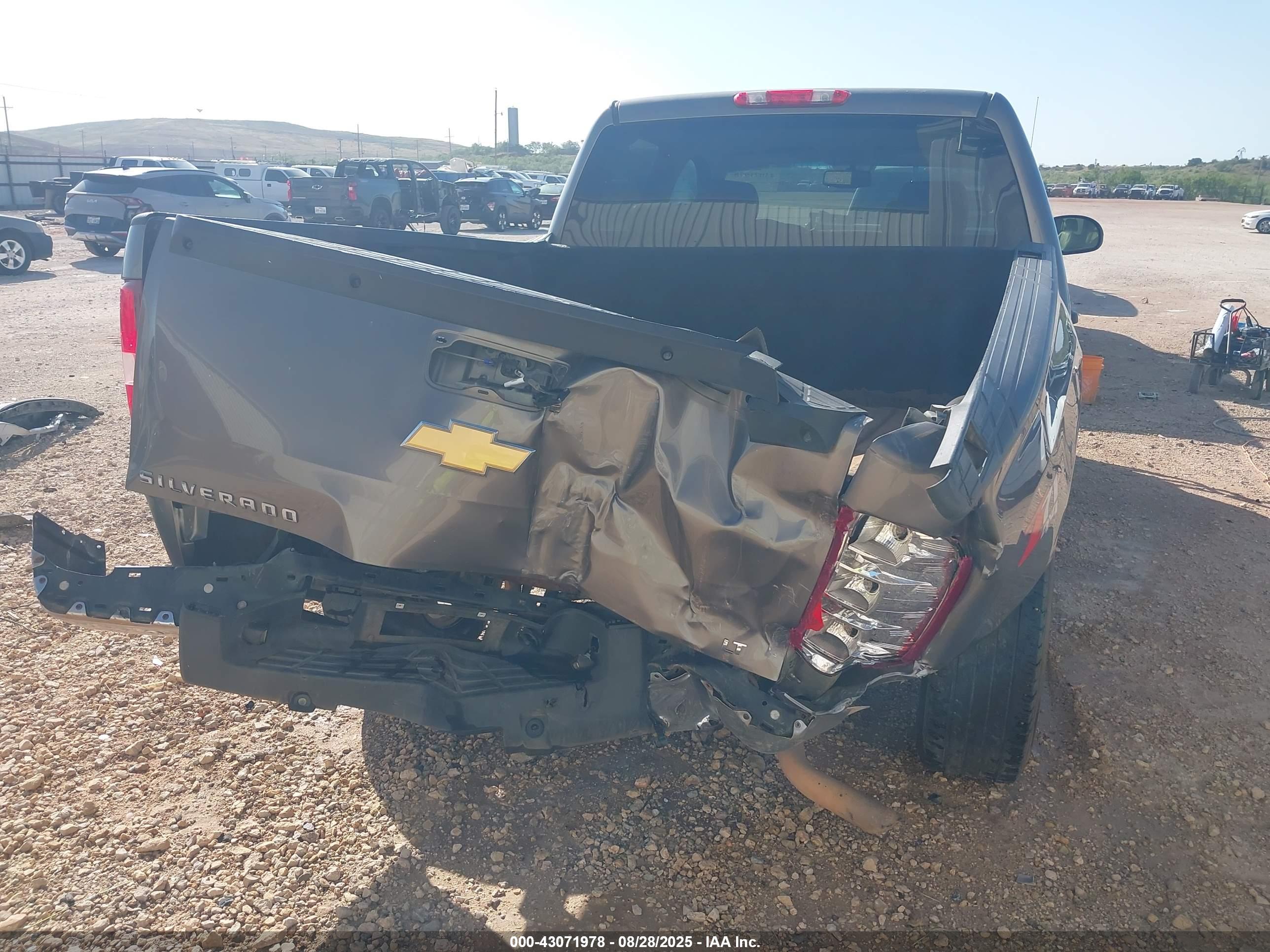 CHEVROLET SILVERADO image 6