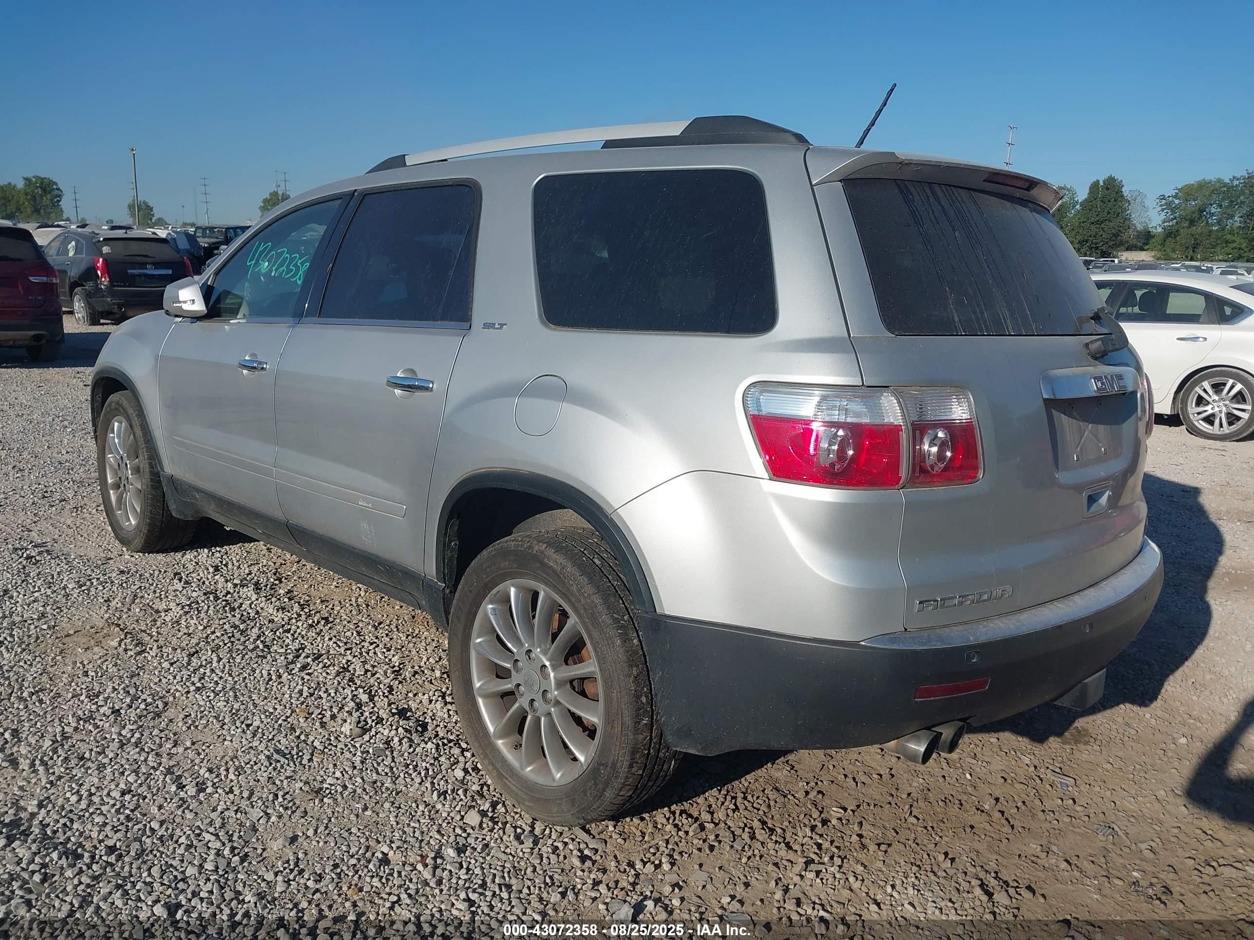 GMC ACADIA image 3