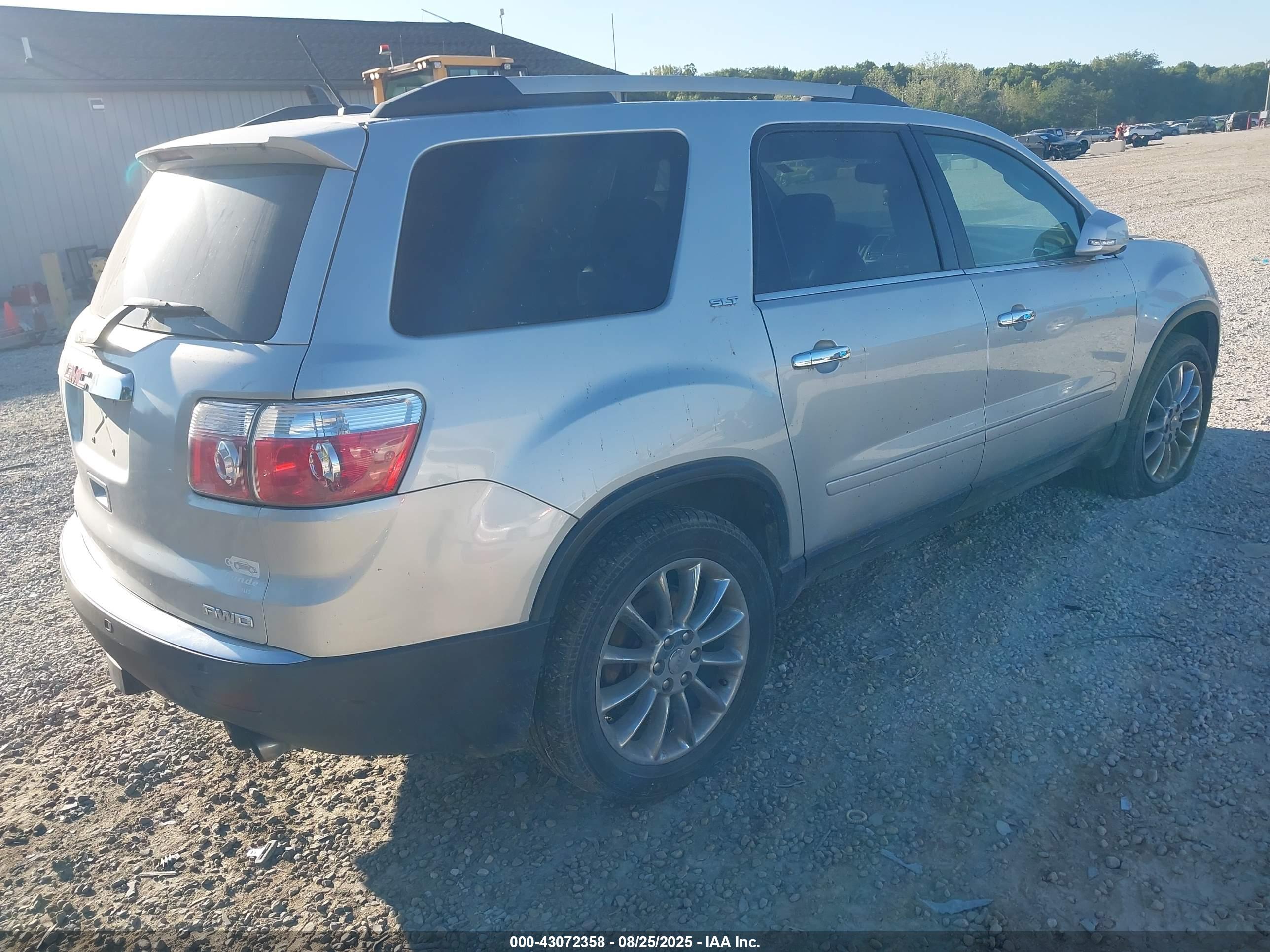GMC ACADIA image 4