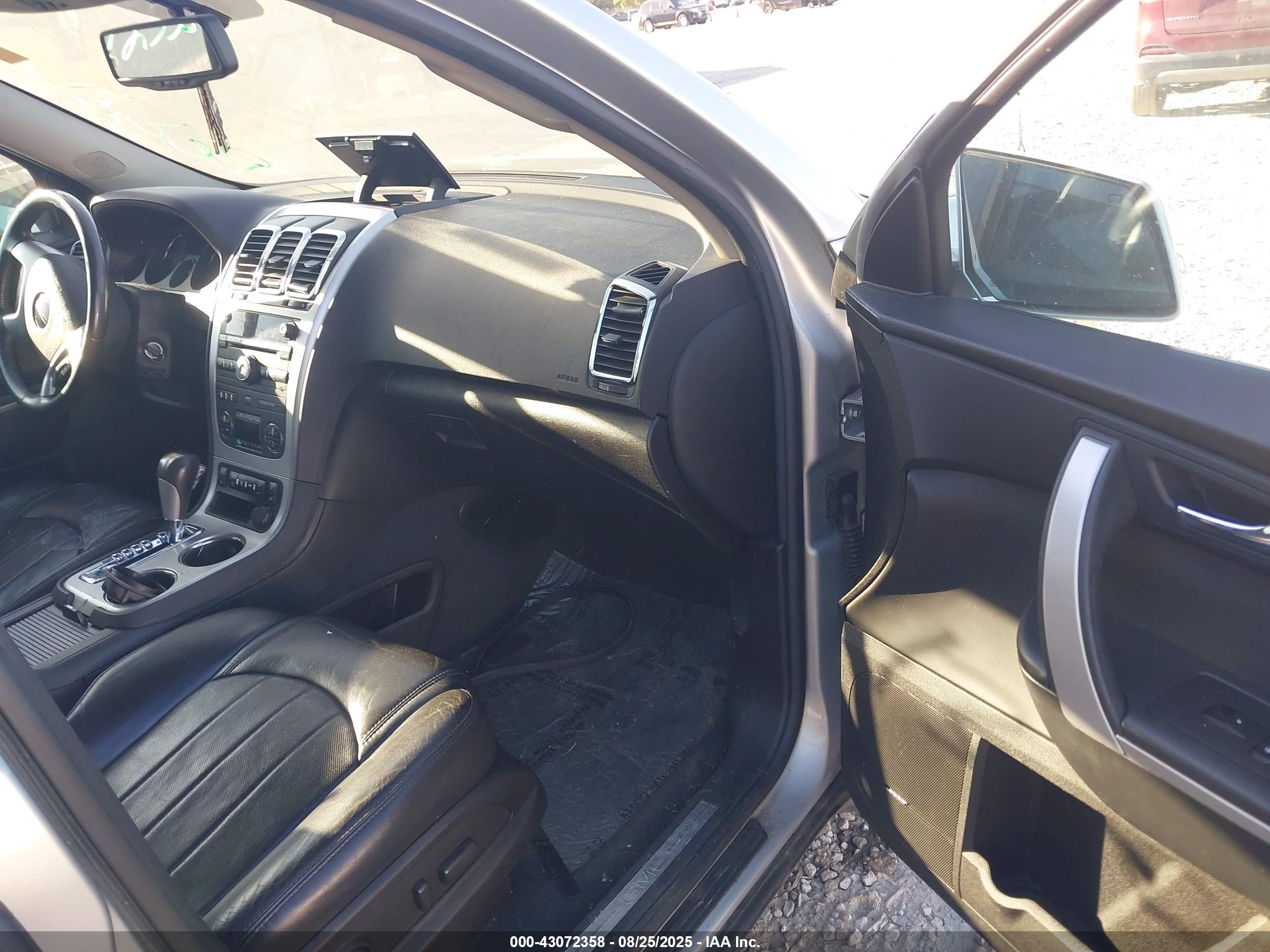 GMC ACADIA image 5