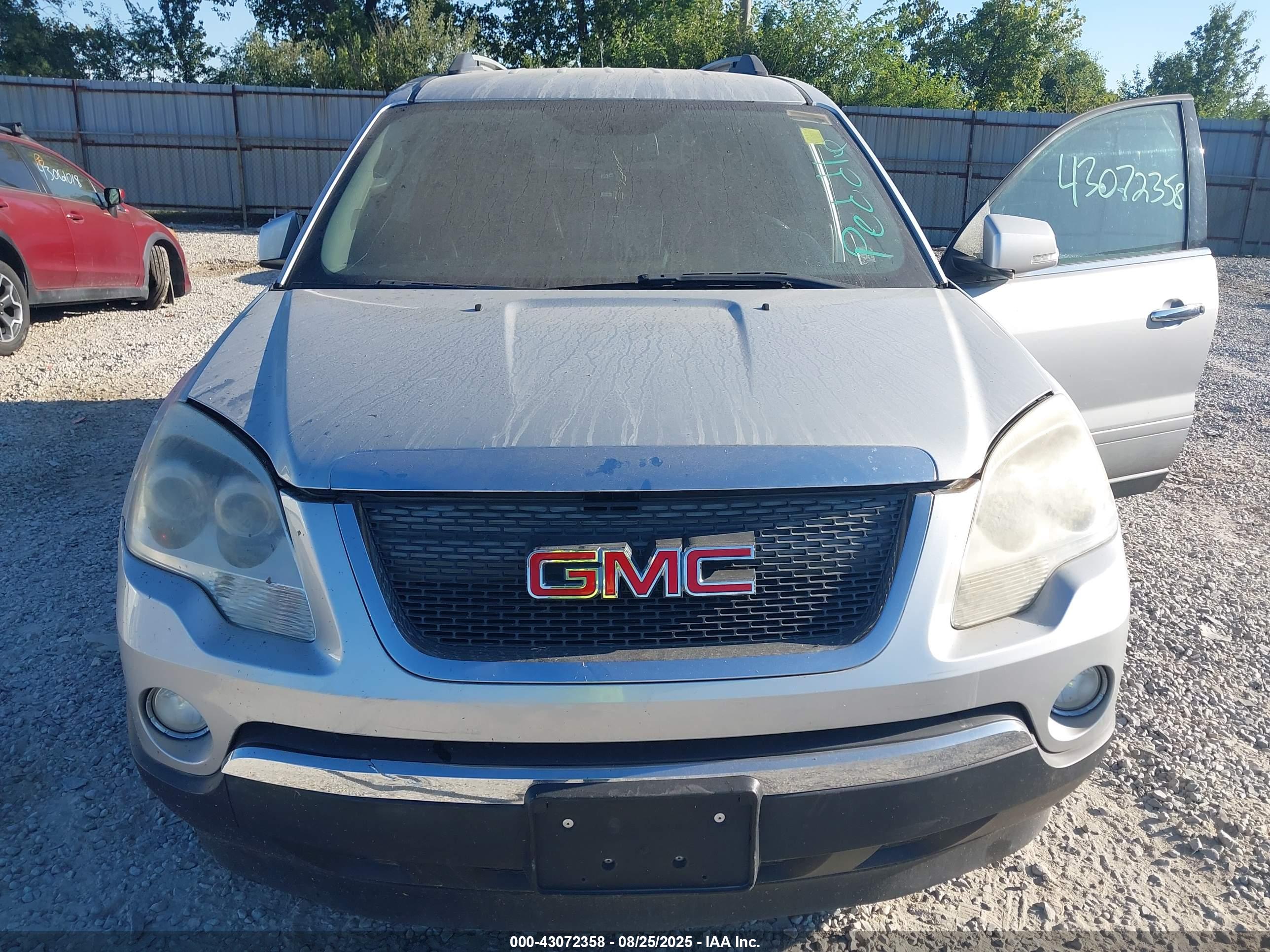 GMC ACADIA image 6