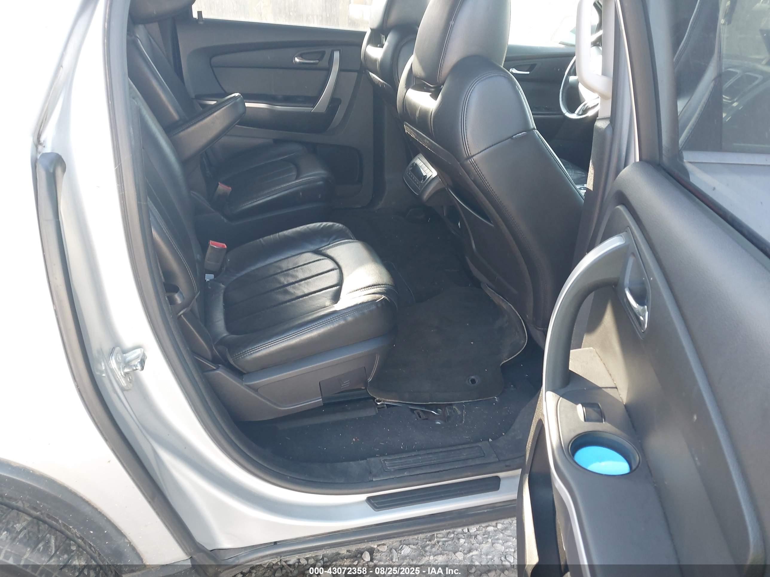 GMC ACADIA image 8