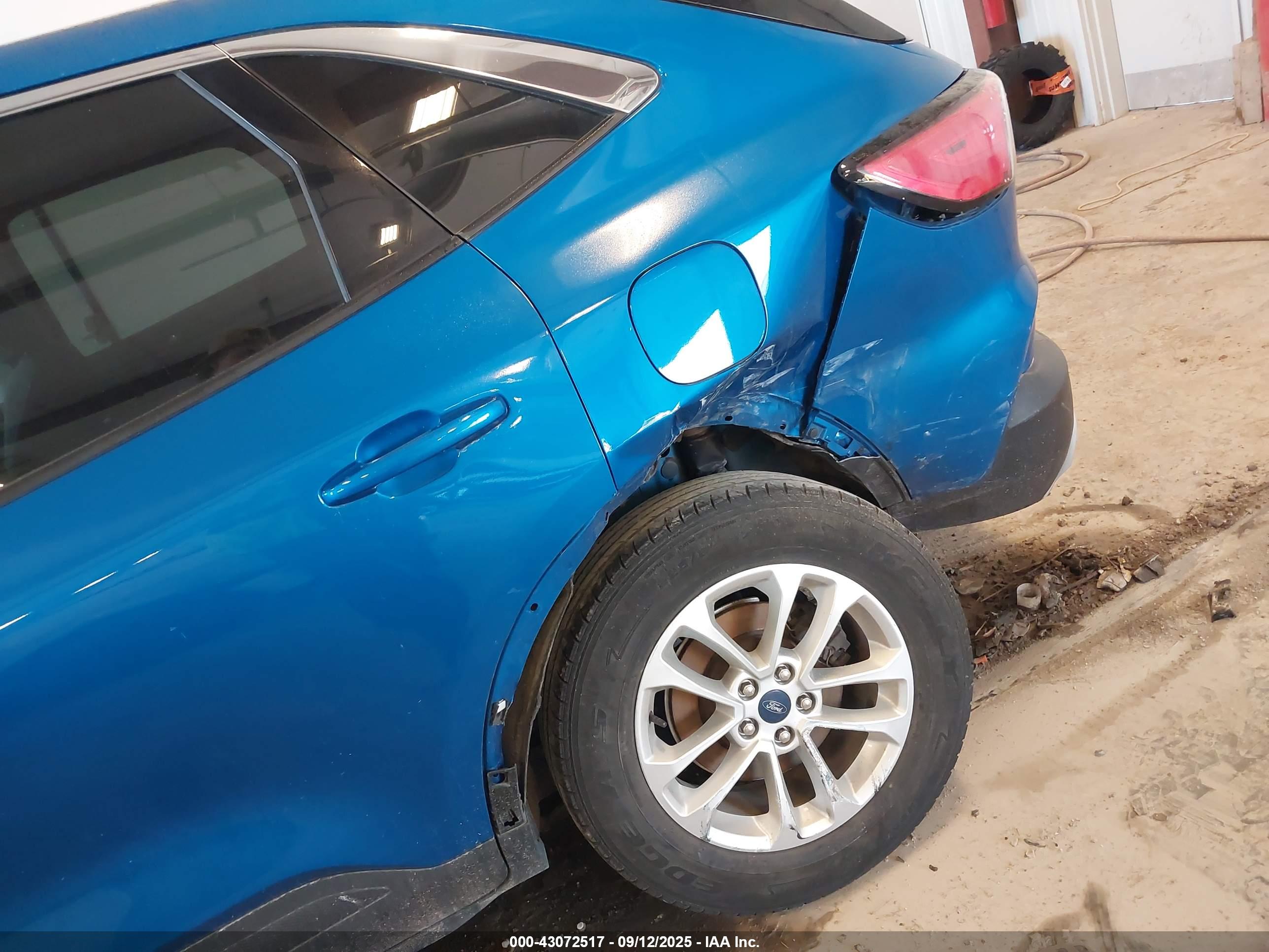 FORD ESCAPE image 6